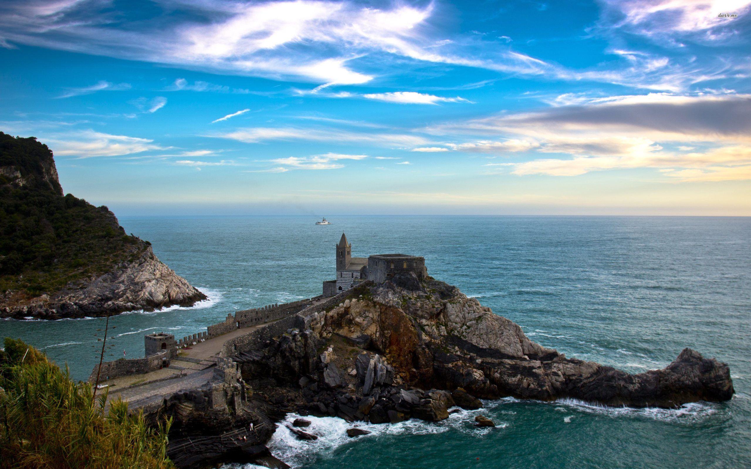 2560x1600 Porto Venere on a beautiful summer day wallpaper