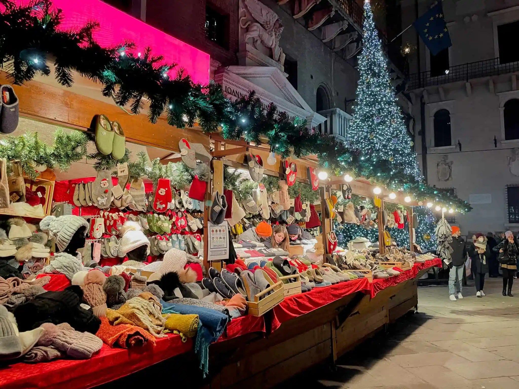 2048x1536 Verona Christmas Market 2024: All You