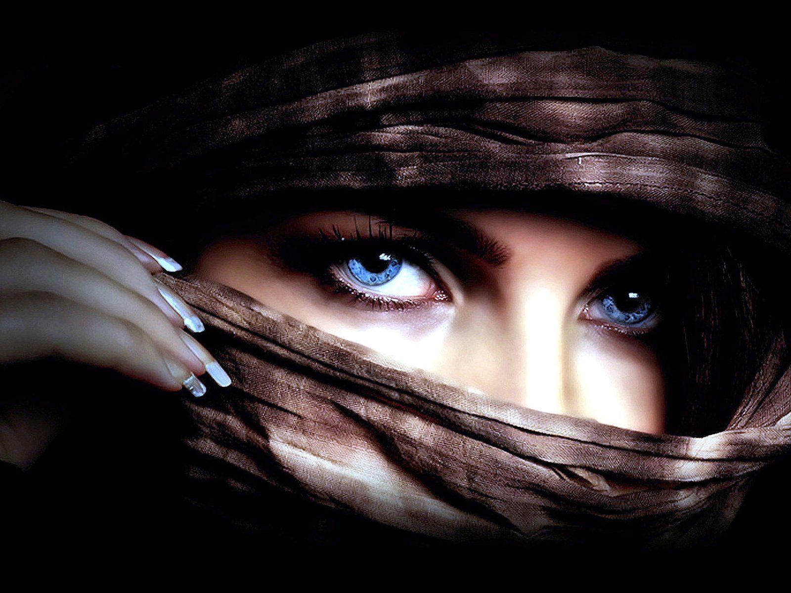 Blue Eyes Girl Model Is Having Finger Inside Mouth HD Girls Wallpapers | HD  Wallpapers | ID #74032
