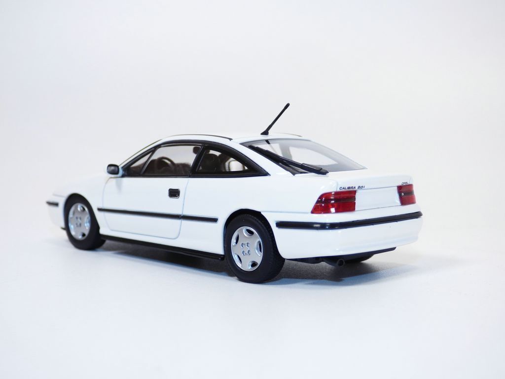 1024x768 OPEL CALIBRA Blanc 1989 1 43