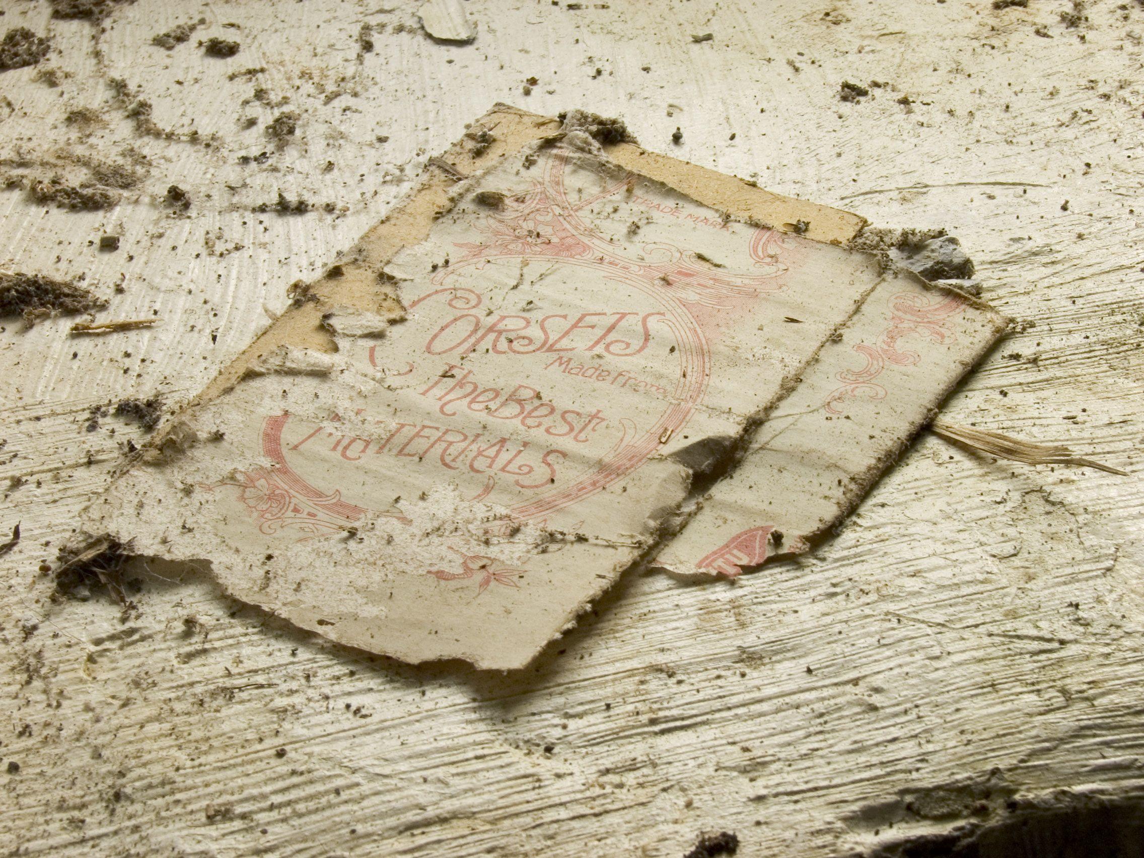 2272x1704 History of Wallpaper in America