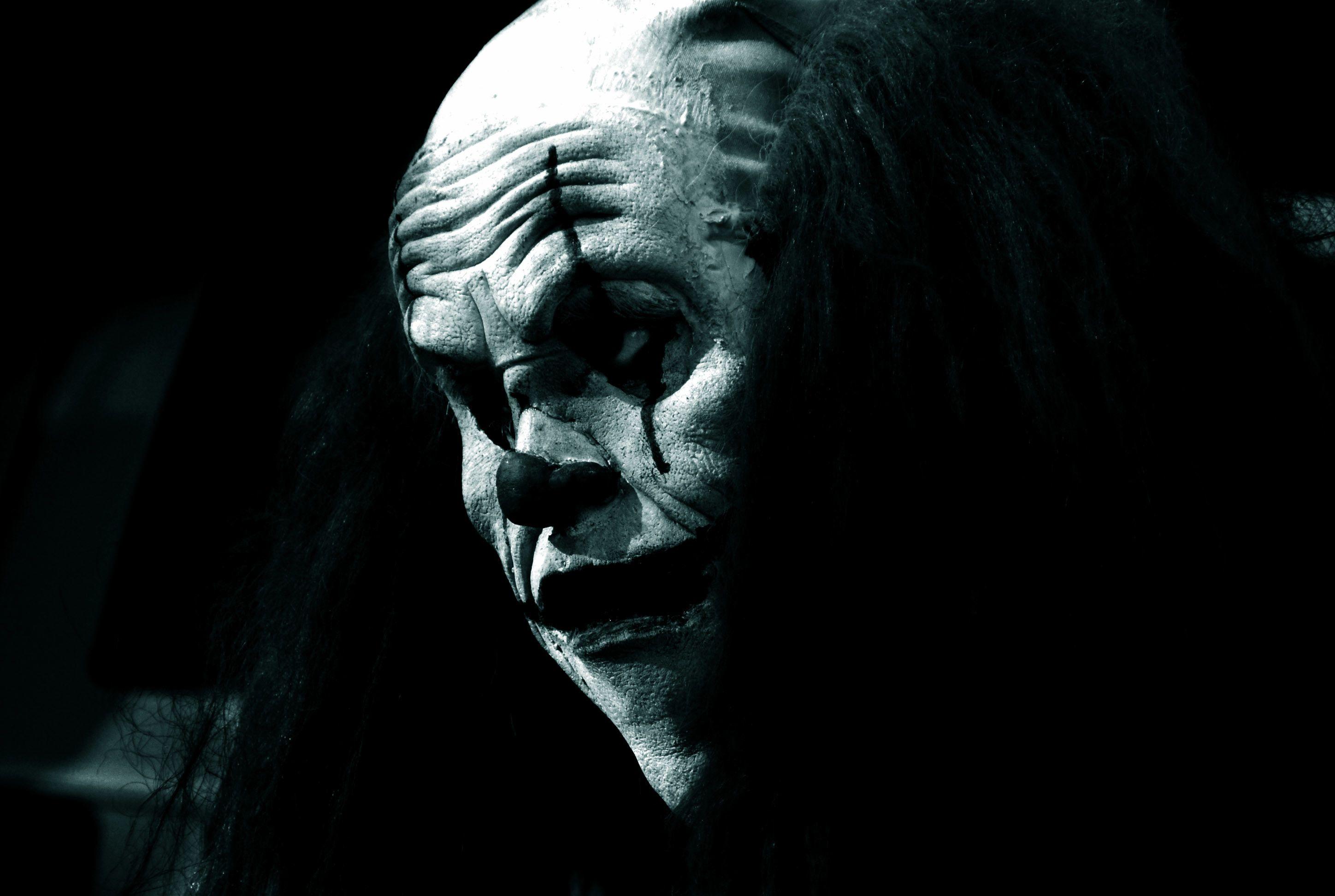 2896x1944 Creepy Clown Wallpaper