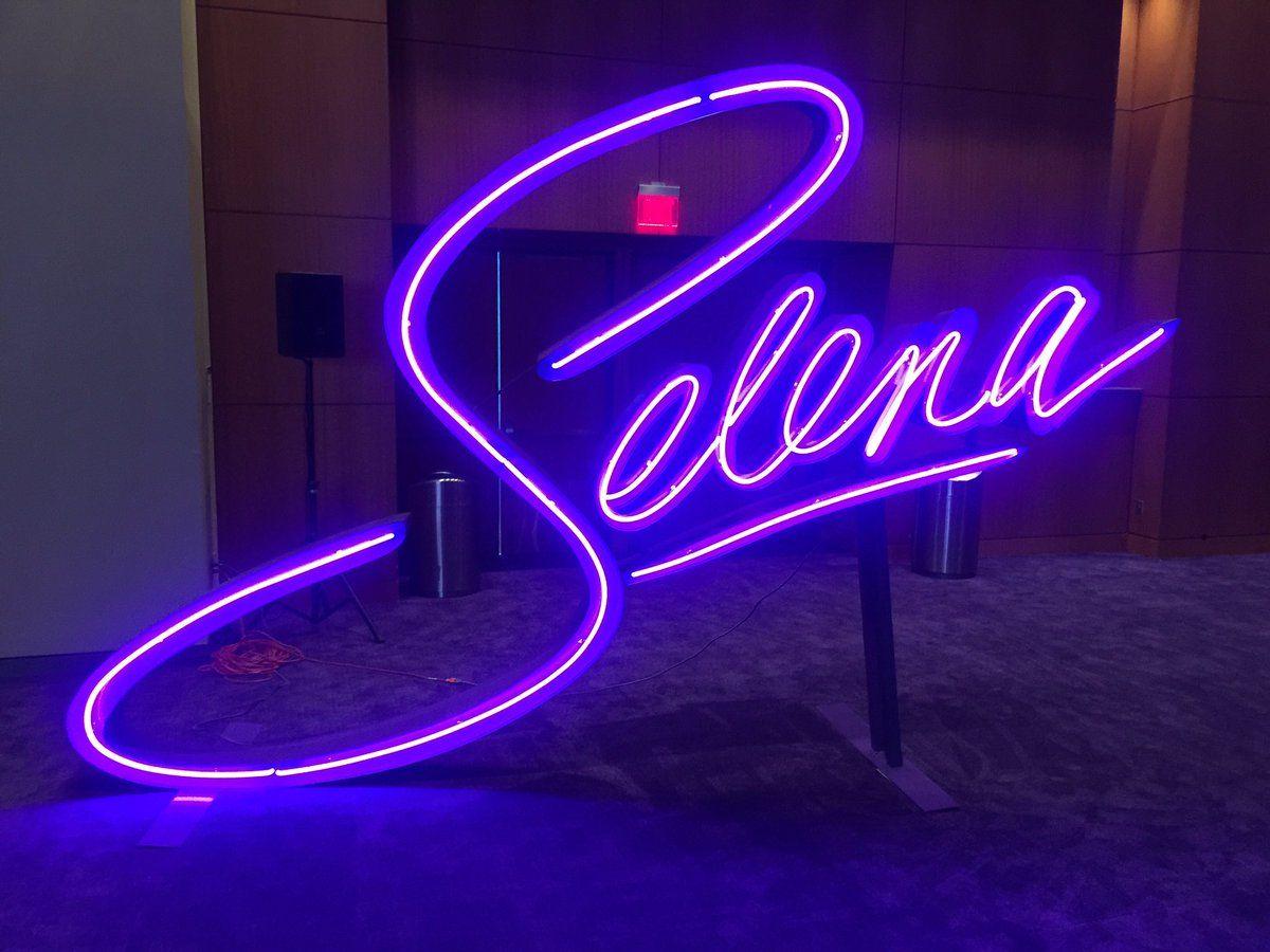 1200x900 Selena Quintanilla's ready for
