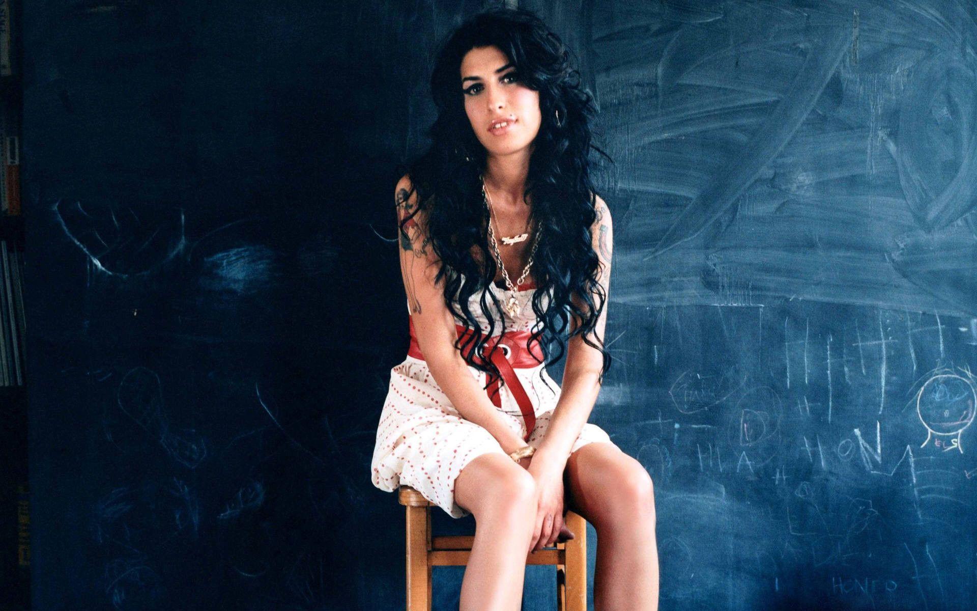 Amy Winehouse Wallpapers Top Free Amy Winehouse Backgrounds Wallpaperaccess