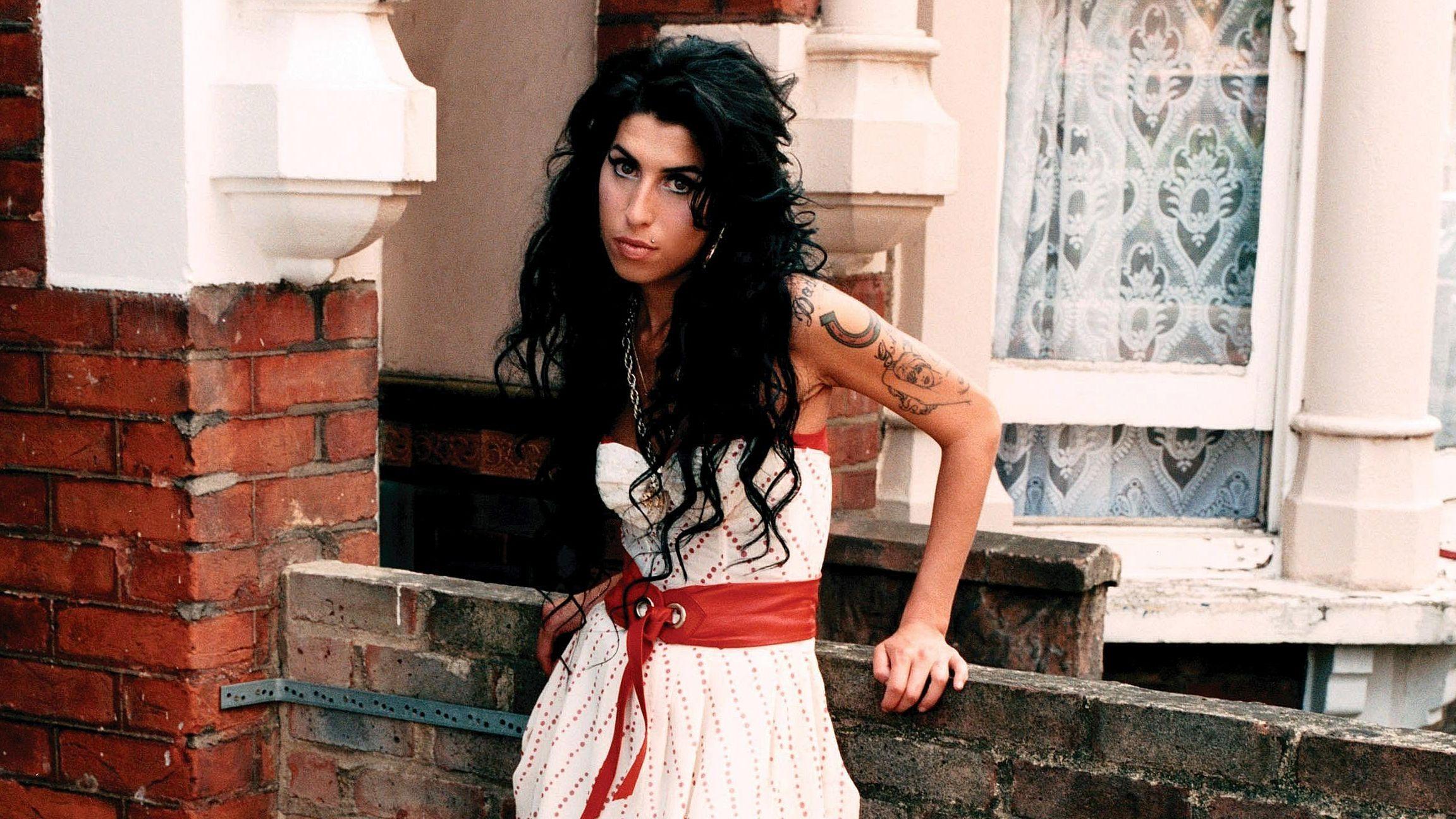 2303x1296 Ultra HD Amy Winehouse Hình nền # JTQJB83