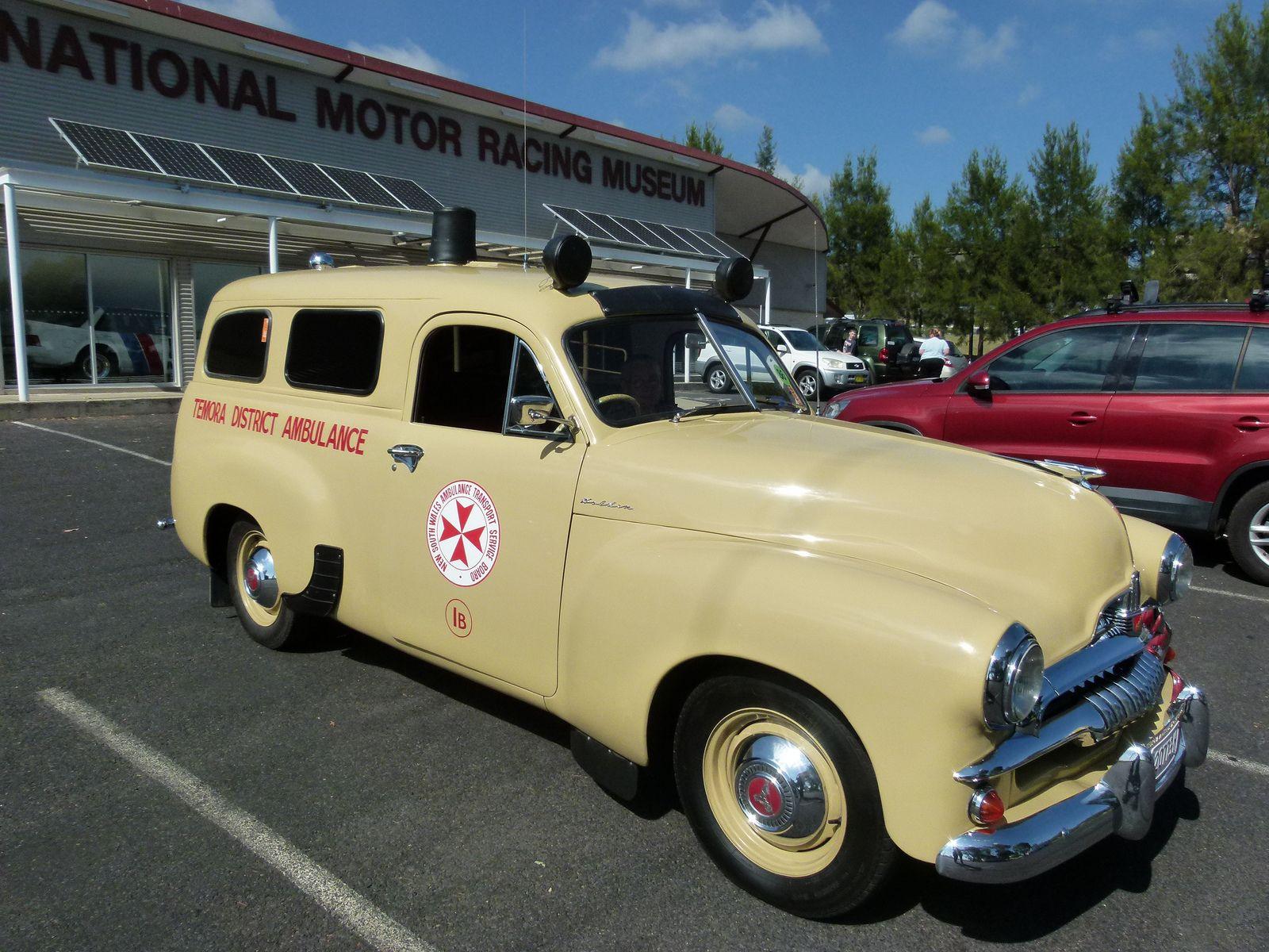 1600x1200 Fj Holden Ambulance Wallpaper