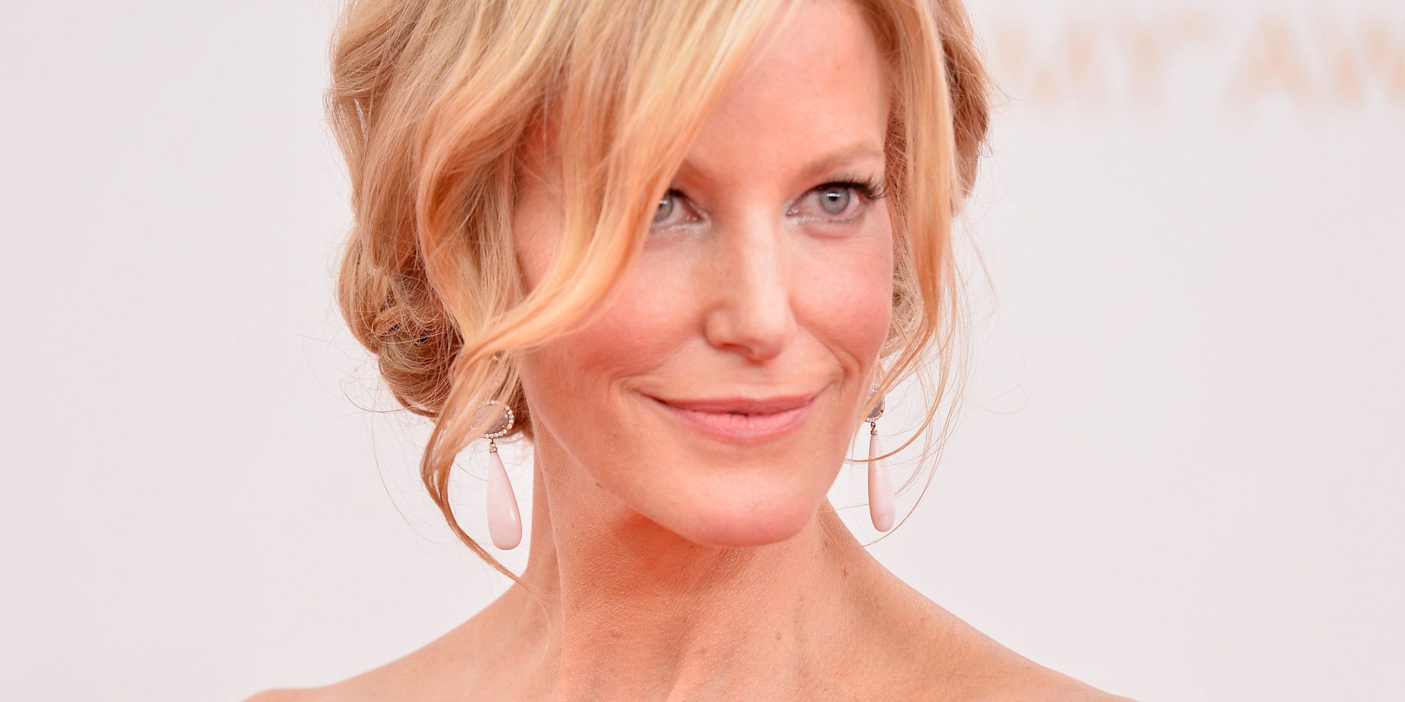 2000x1000 Anna Gunn HD Wallpaper