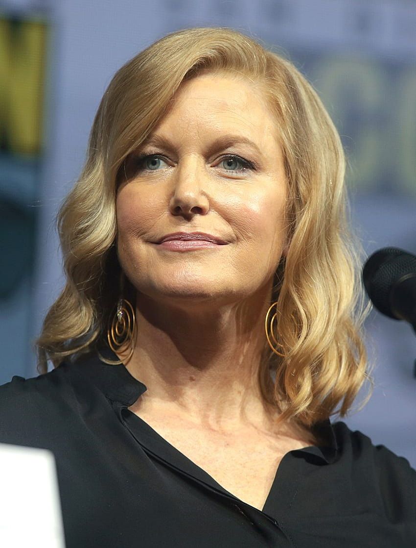 850x1118 Anna Gunn by Gage Skidmore 3 HD phone
