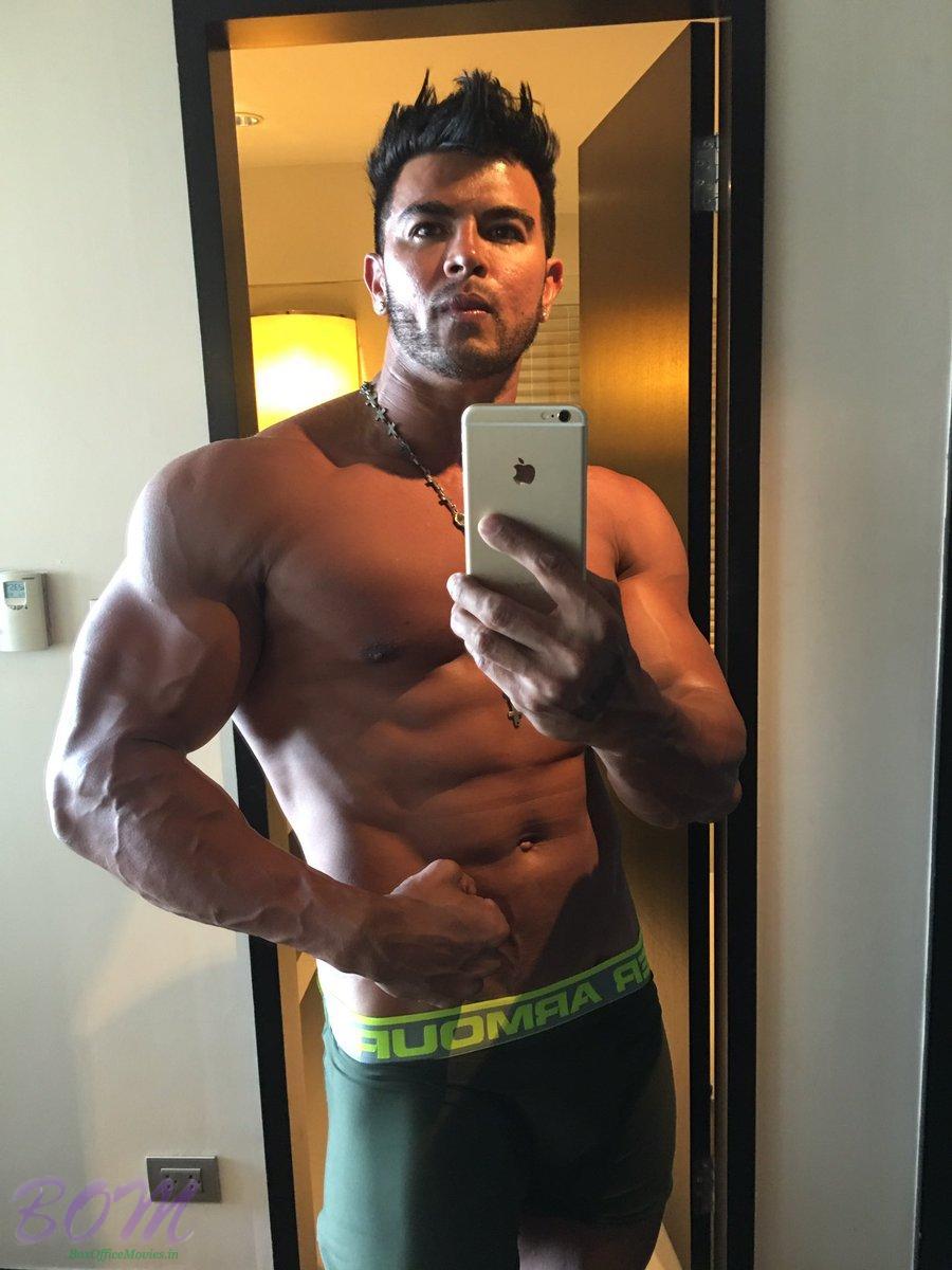900x1200 Sahil Khan selfie by iPhone latest photo news