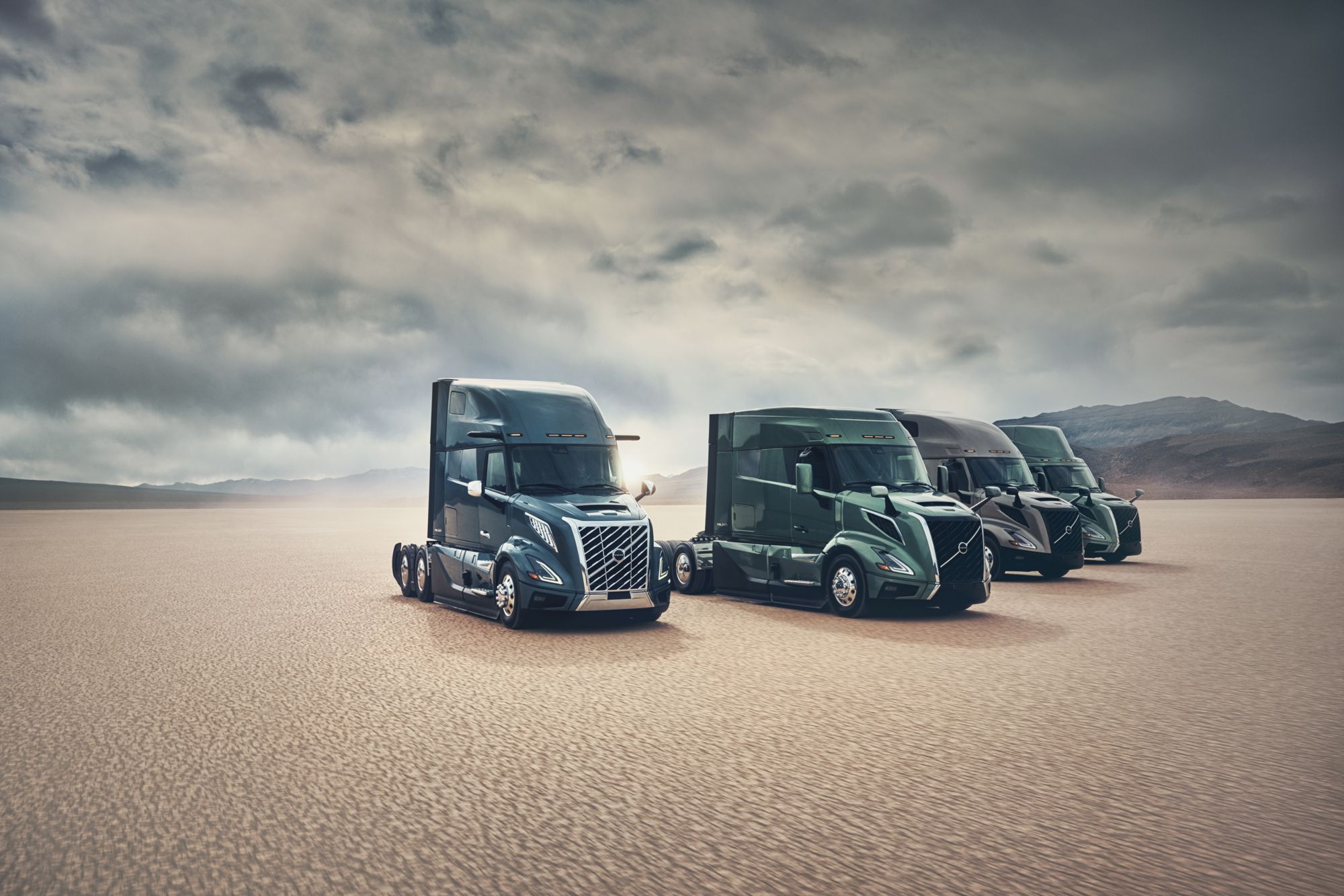 2000x1333 VNL Model Truck Centers