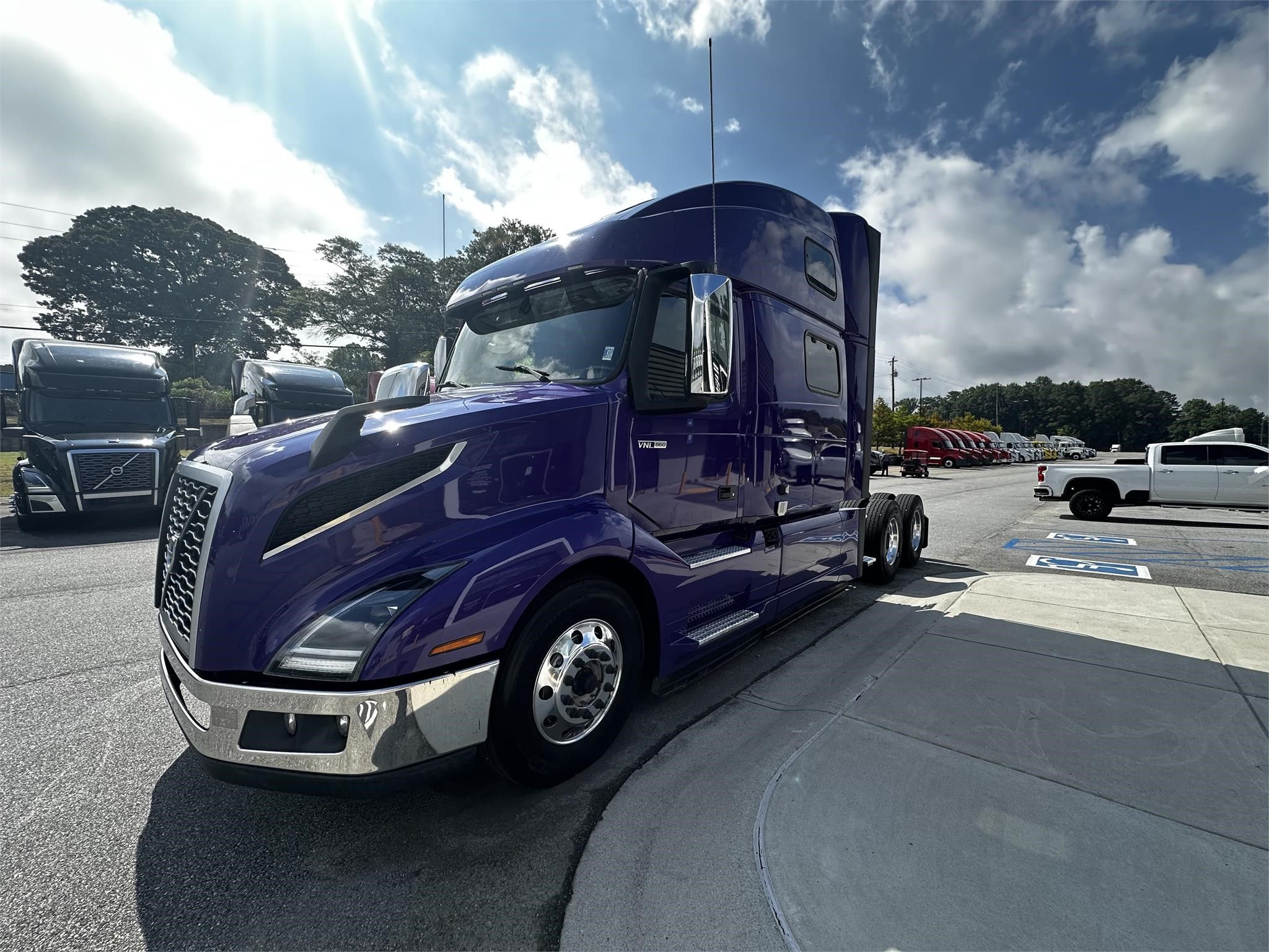 2048x1536 VOLVO VNL64T860 Truck