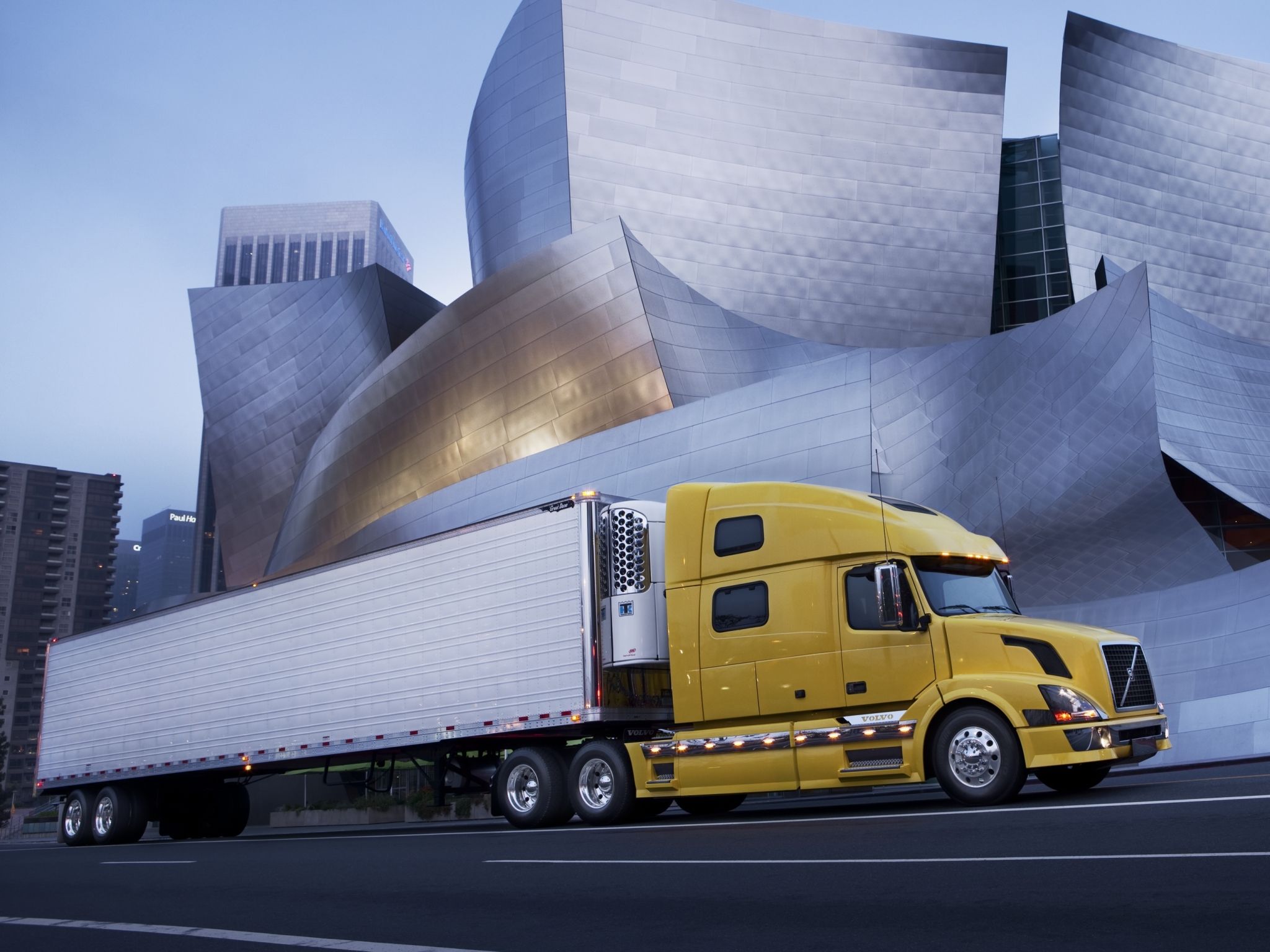 2048x1536 Volvo Truck Wallpaper