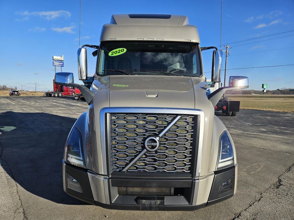 1024x768 VOLVO VNL V266024UL Truck