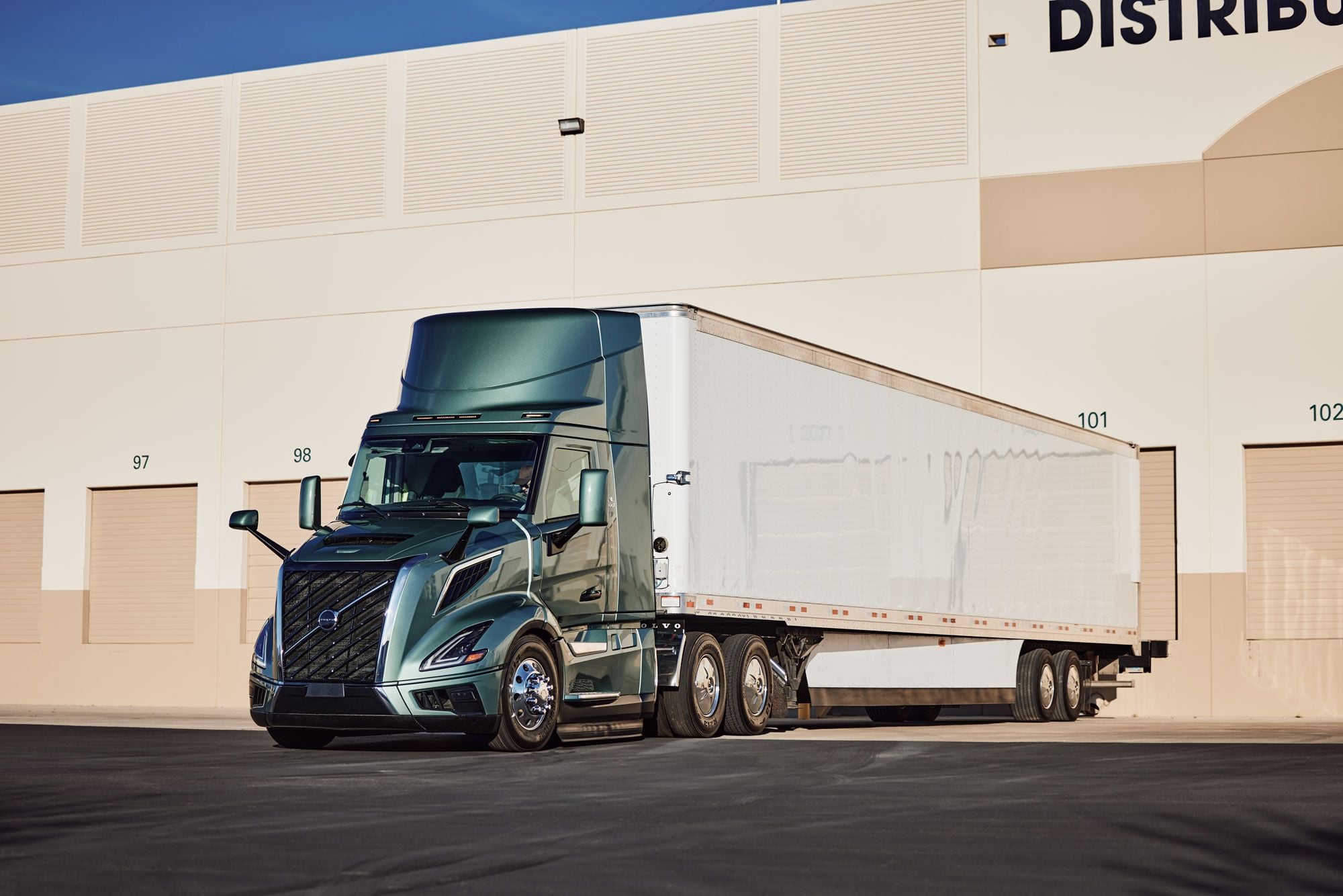 2000x1334 ITOY new Volvo VNL