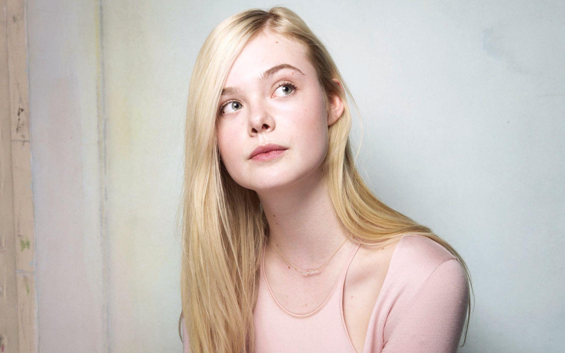 1920x1200 Elle Fanning HD Wallpaper for desktop download