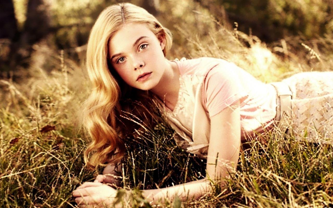 1280x800 Elle Fanning wallpaperx800