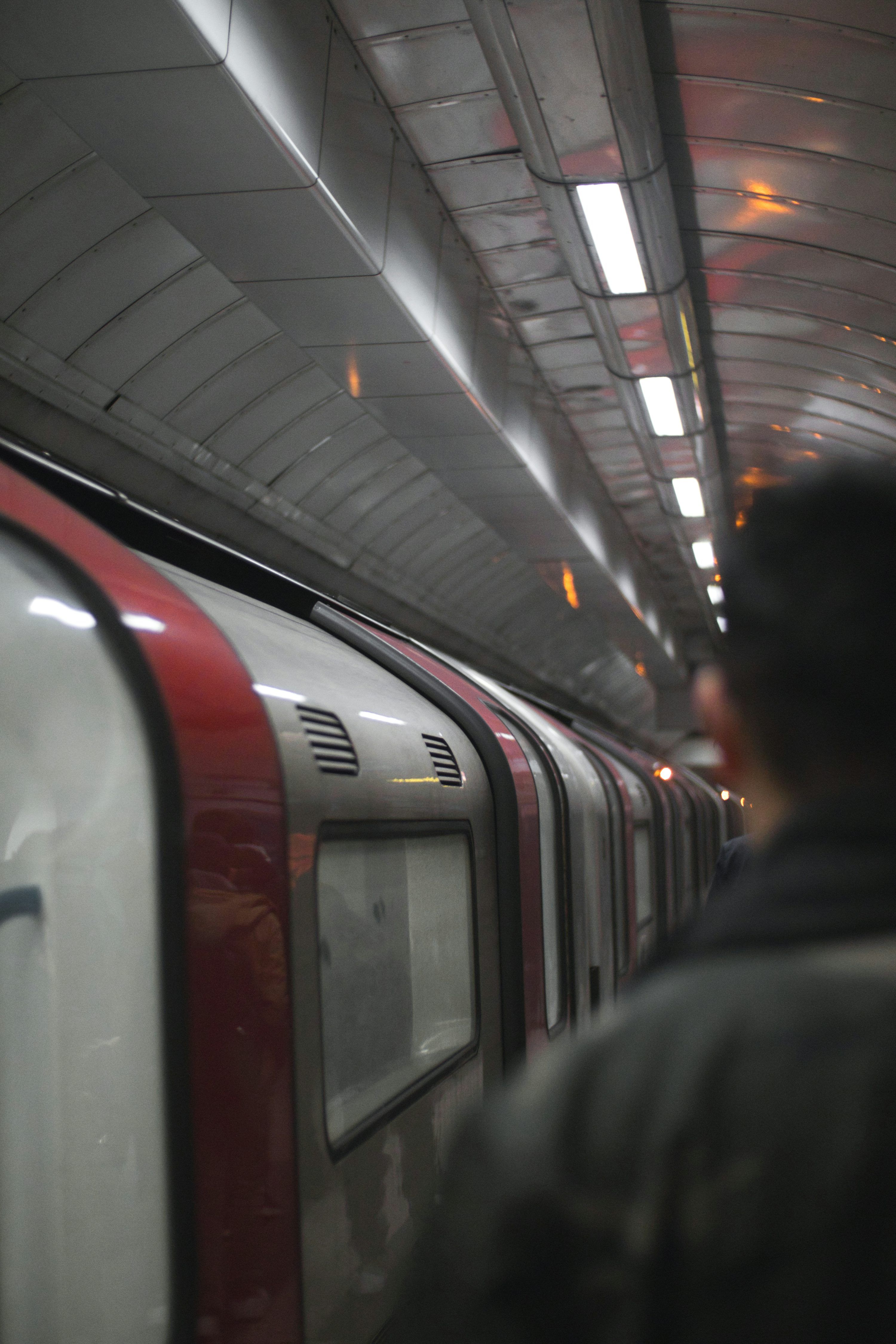 3000x4500 London Underground Picture. Download