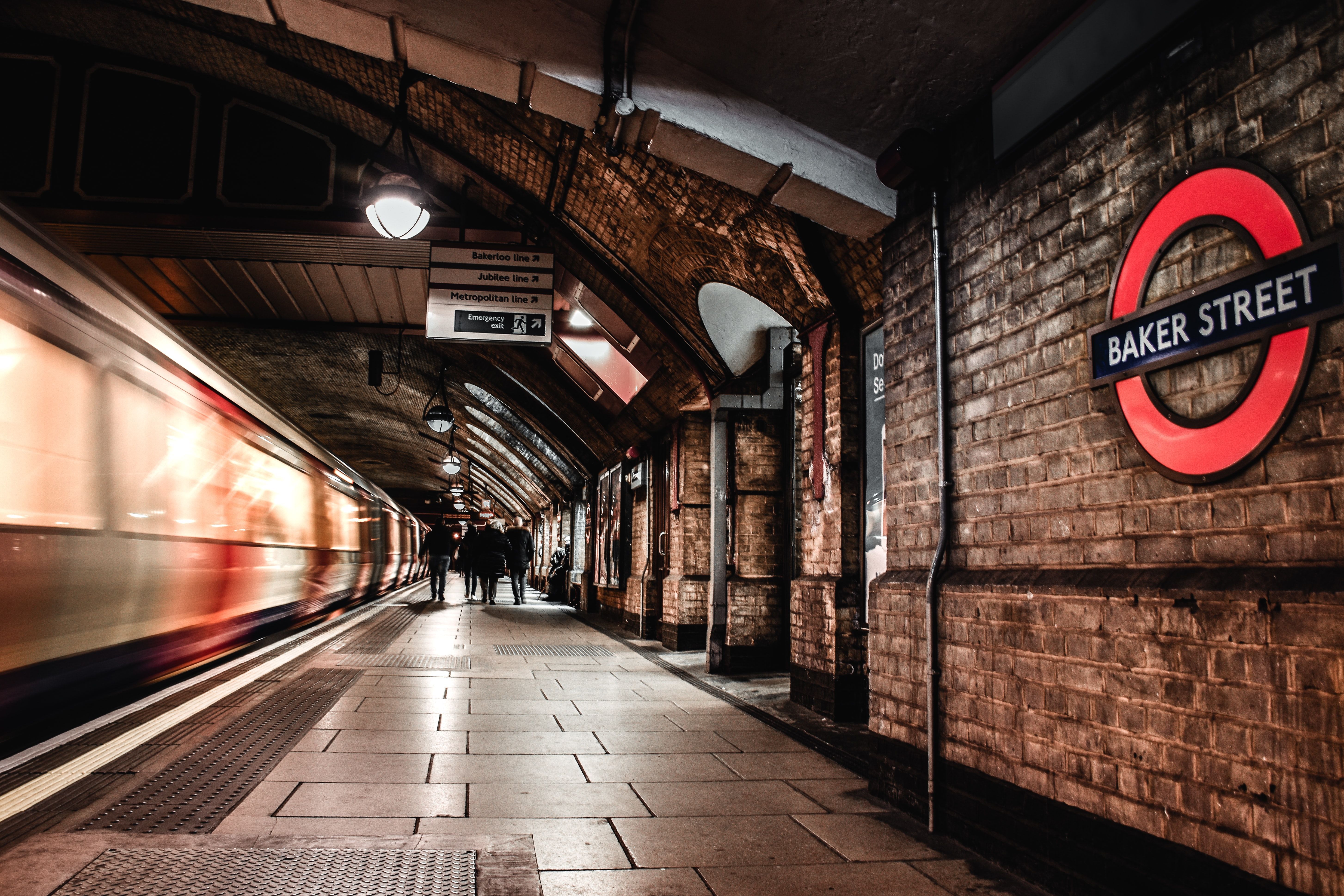5814x3876 London Underground Advertising