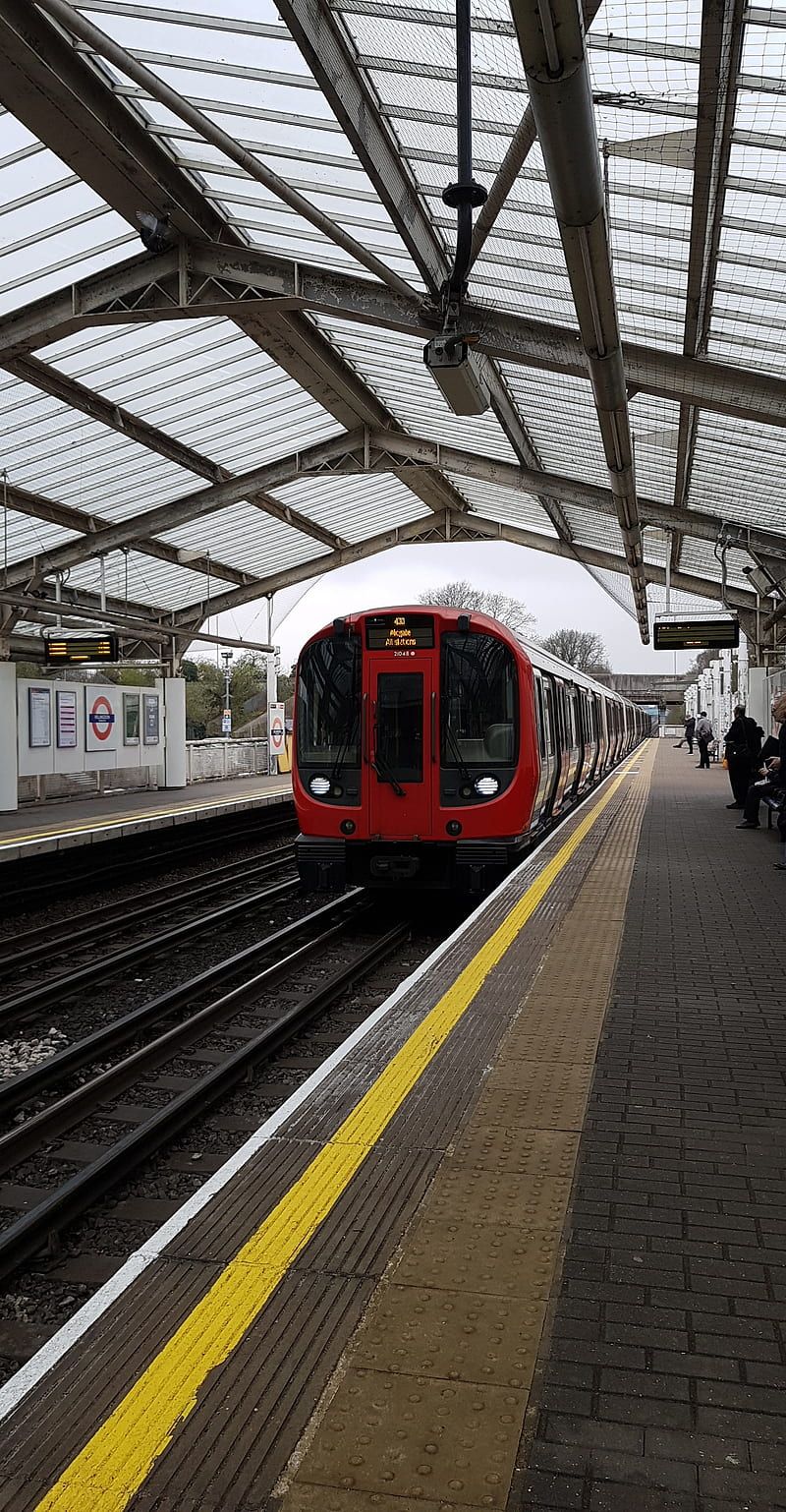 800x1538 HD new underground train london