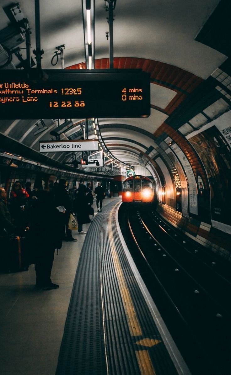 736x1196 london underground