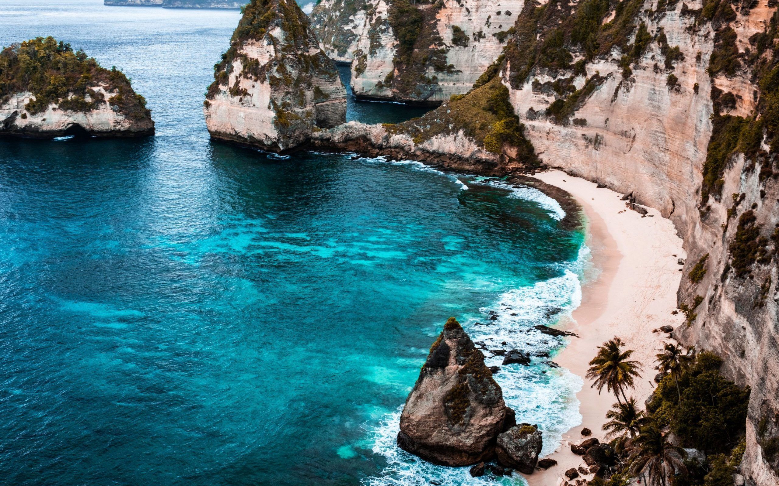 2560x1600 tropical waves at Indonesian beach