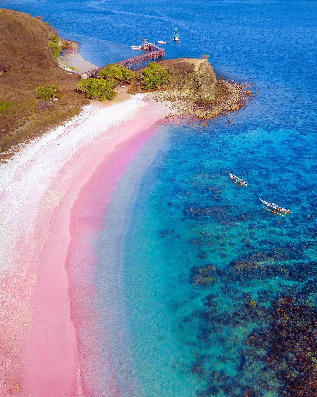 1080x1350 Pink Beach, Komodo National Park