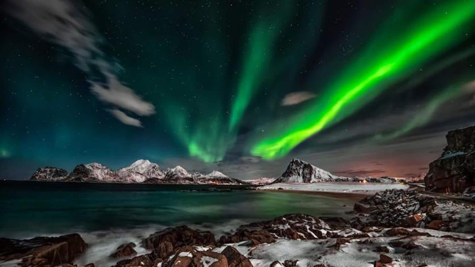 1920x1079 magic of aurora in Yellowknife, Canada