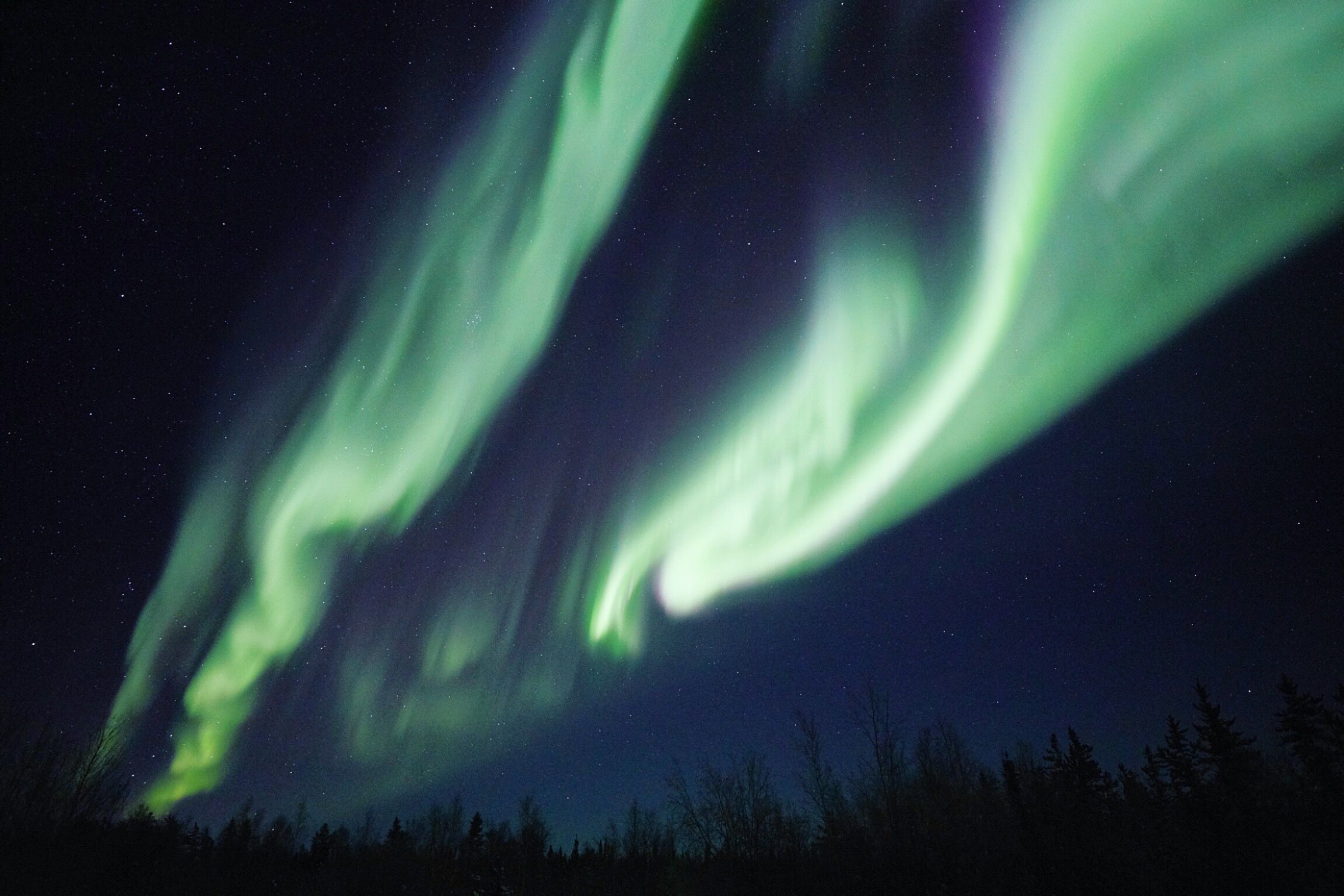 2304x1536 Northern Lights in Yellowknife