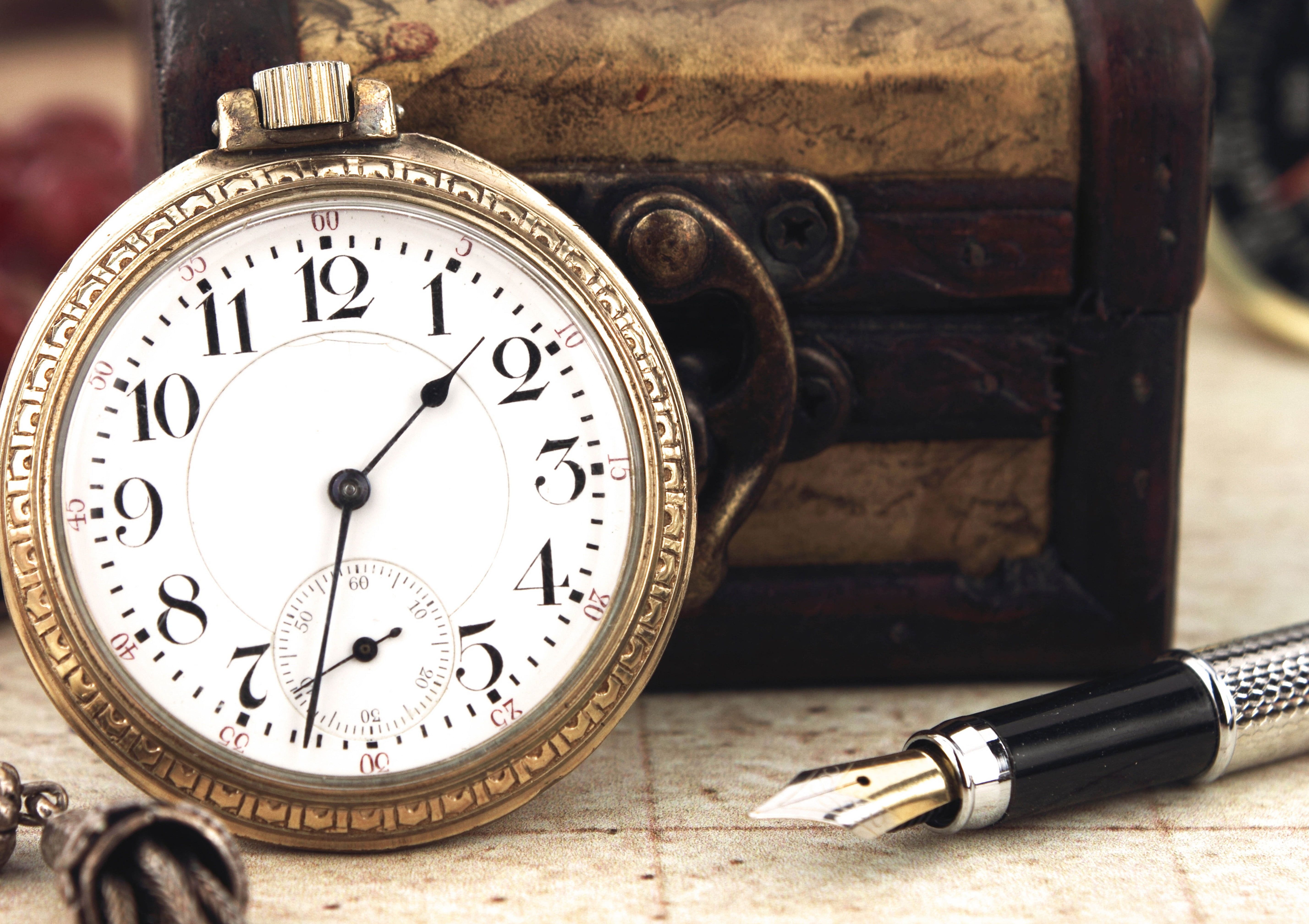 5713x4032 Silver Analog Clock With Fountain Pen