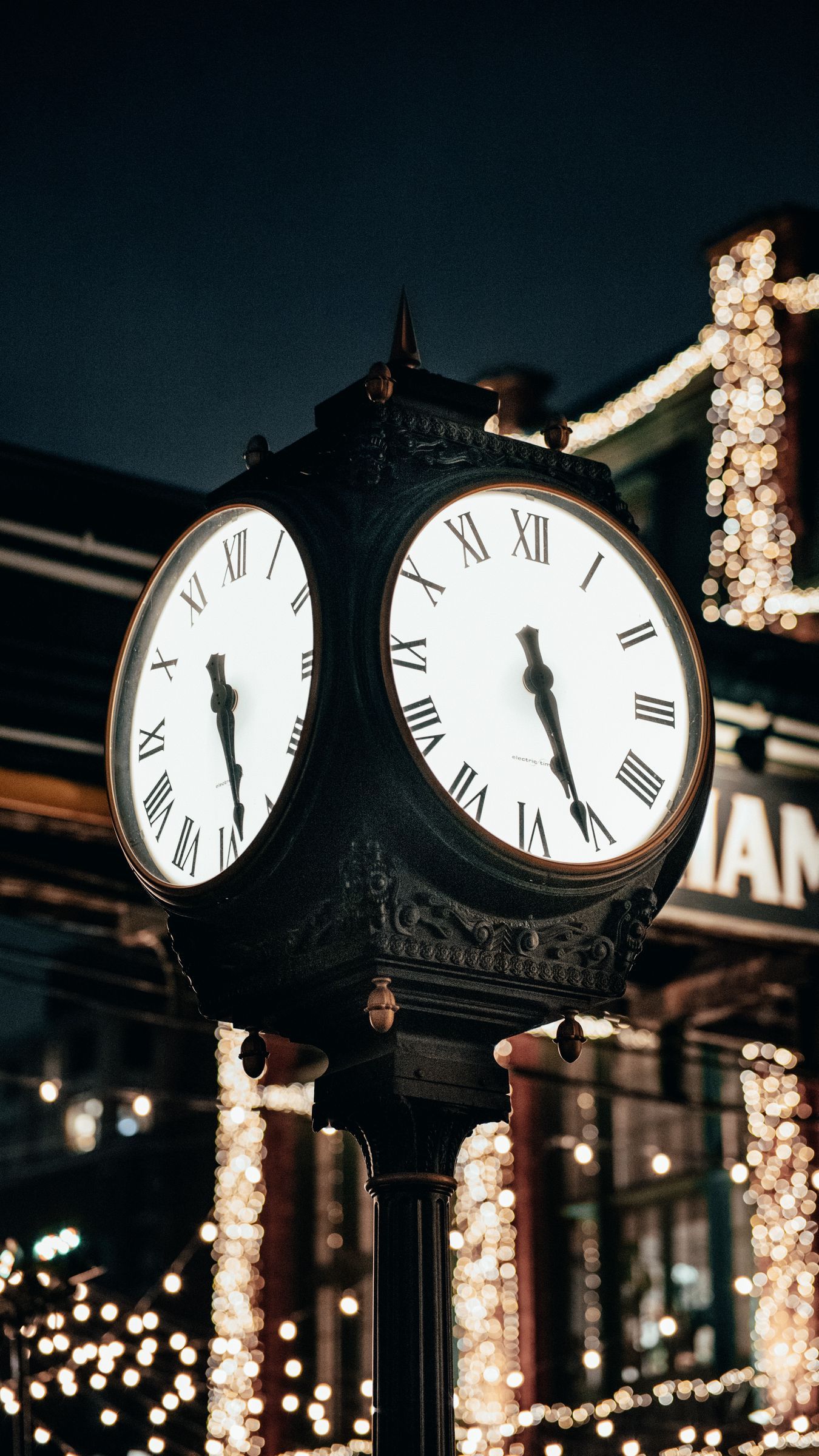 1350x2400 Download wallpaper 1350x2400 clock