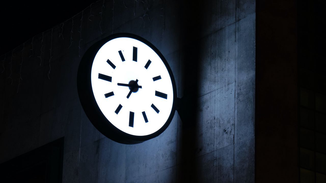 1280x720 Wallpaper clock, dial, backlight