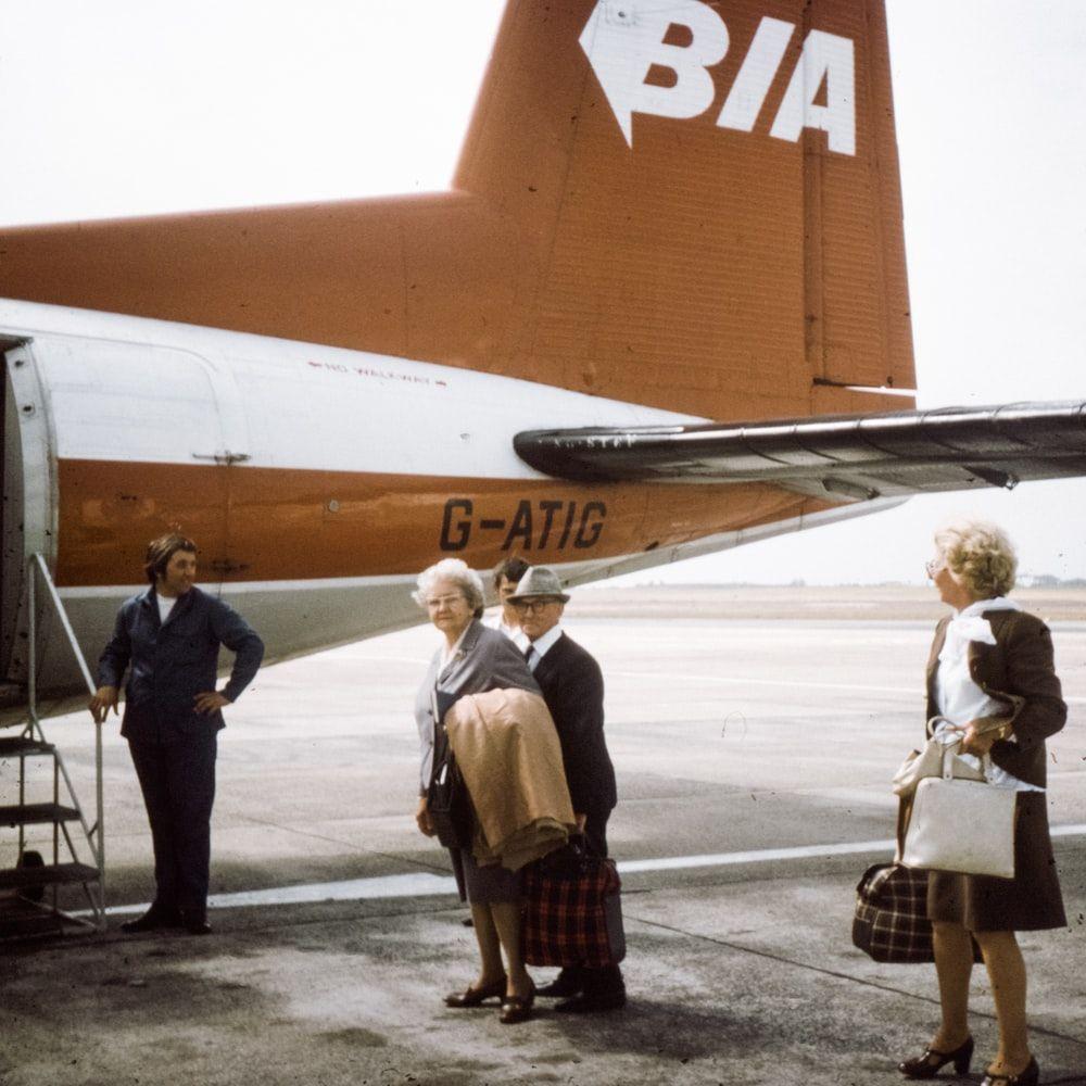1000x1000 Vintage Airplane Picture. Download Free Image