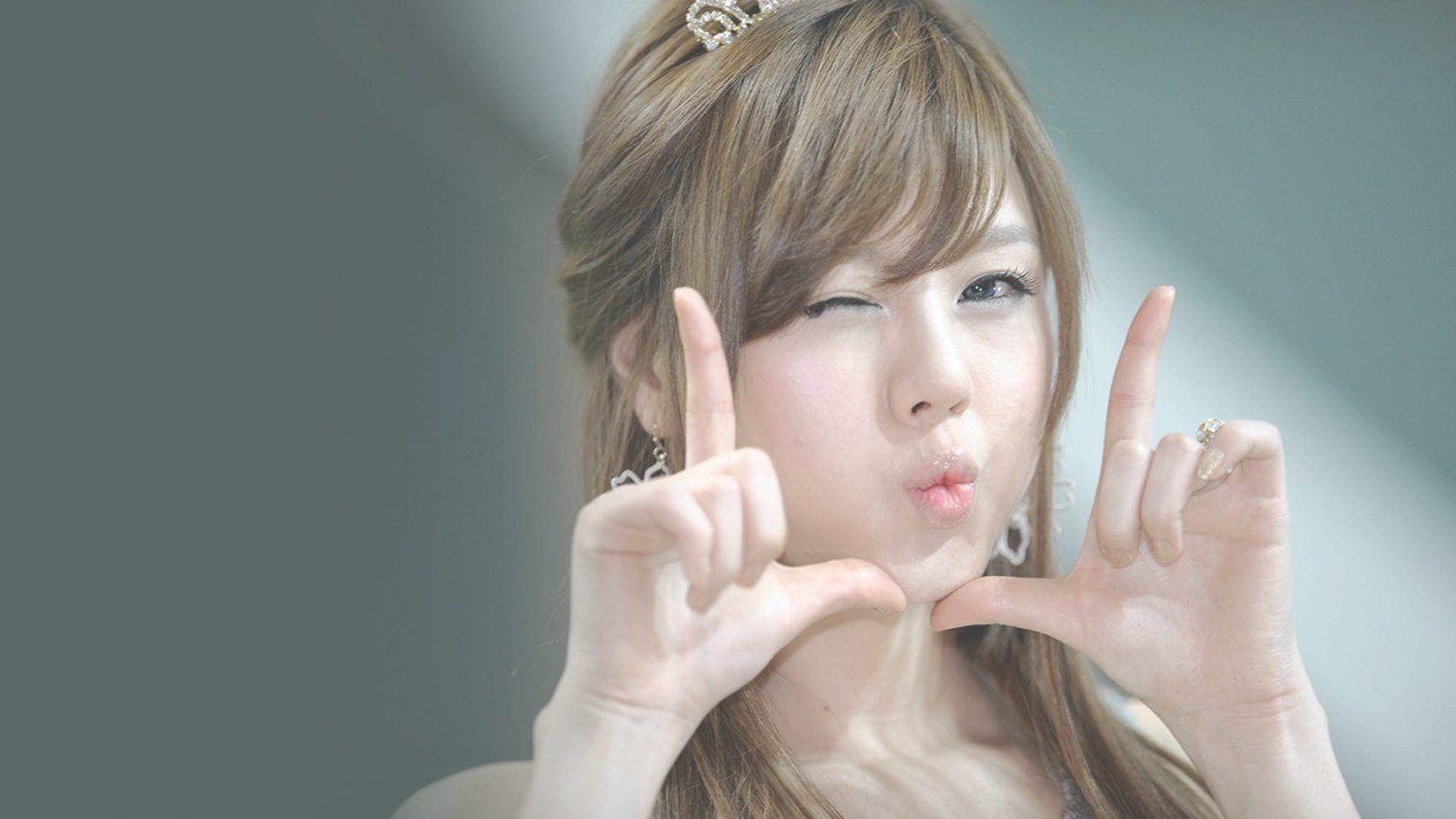 1728x972 Beautiful Women Wallpaper 0.33 Mb