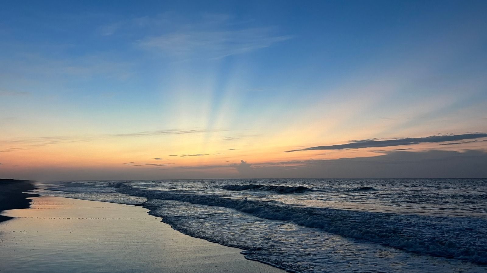 1600x900 Quiet Coastal Fall Vacation