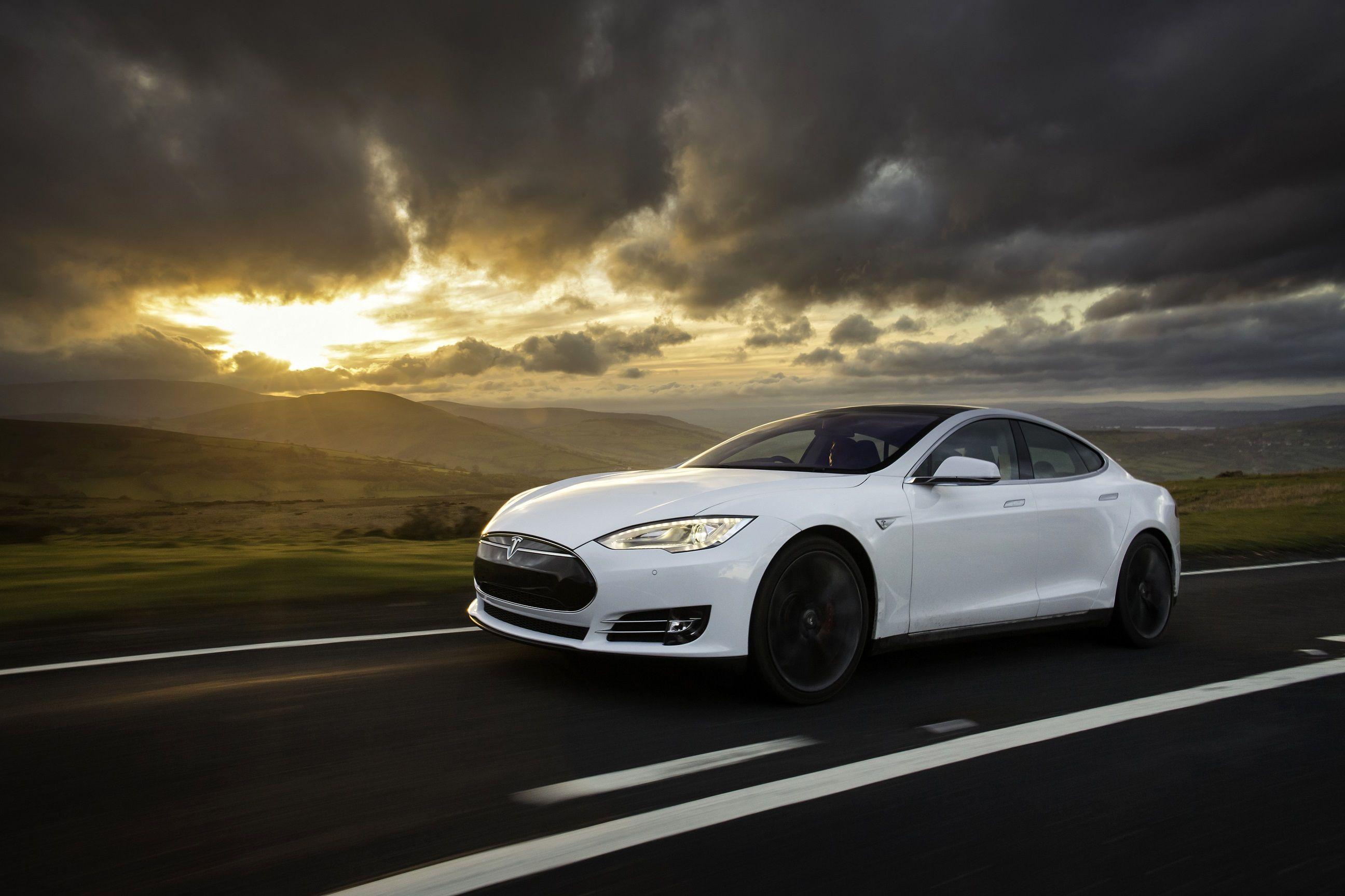 2592x1728 Tesla Wallpaper