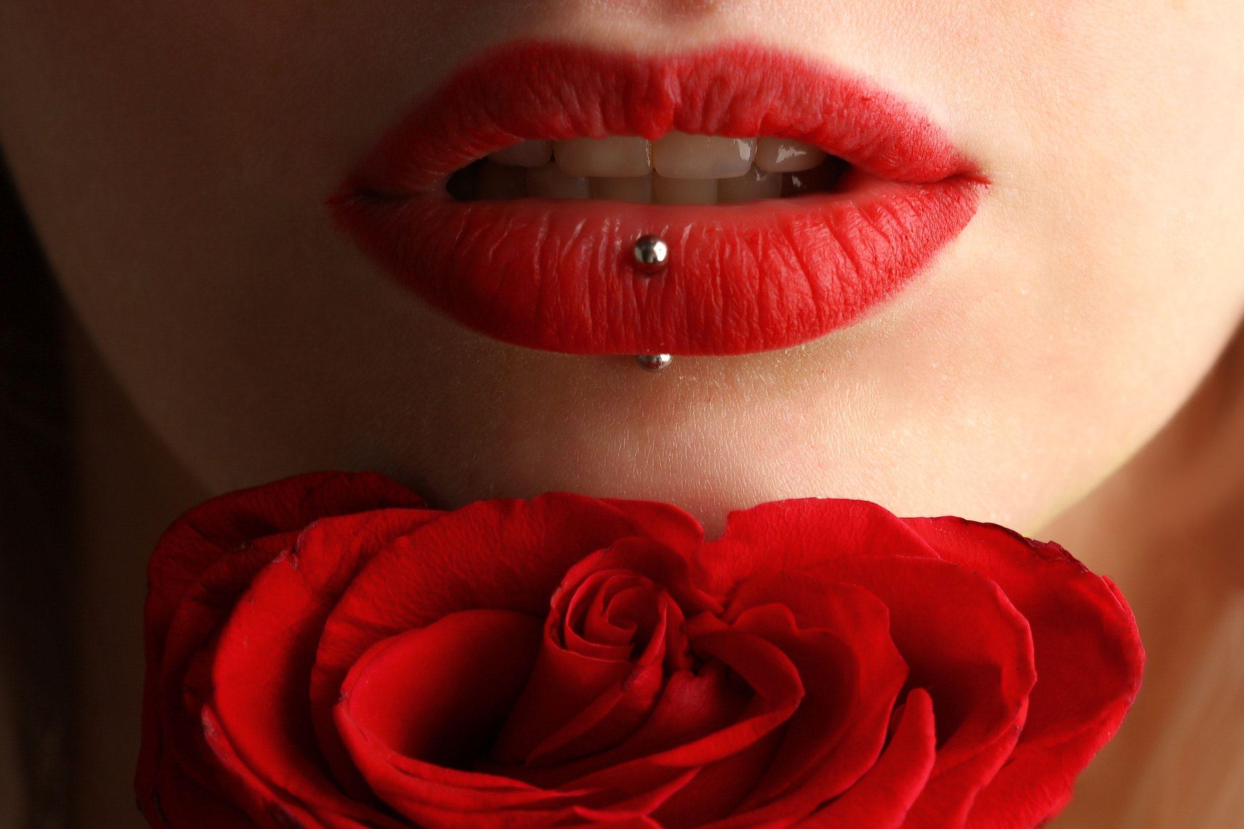 2500x1667 Woman Wearing Red Lipstick Near Red Rose · Free