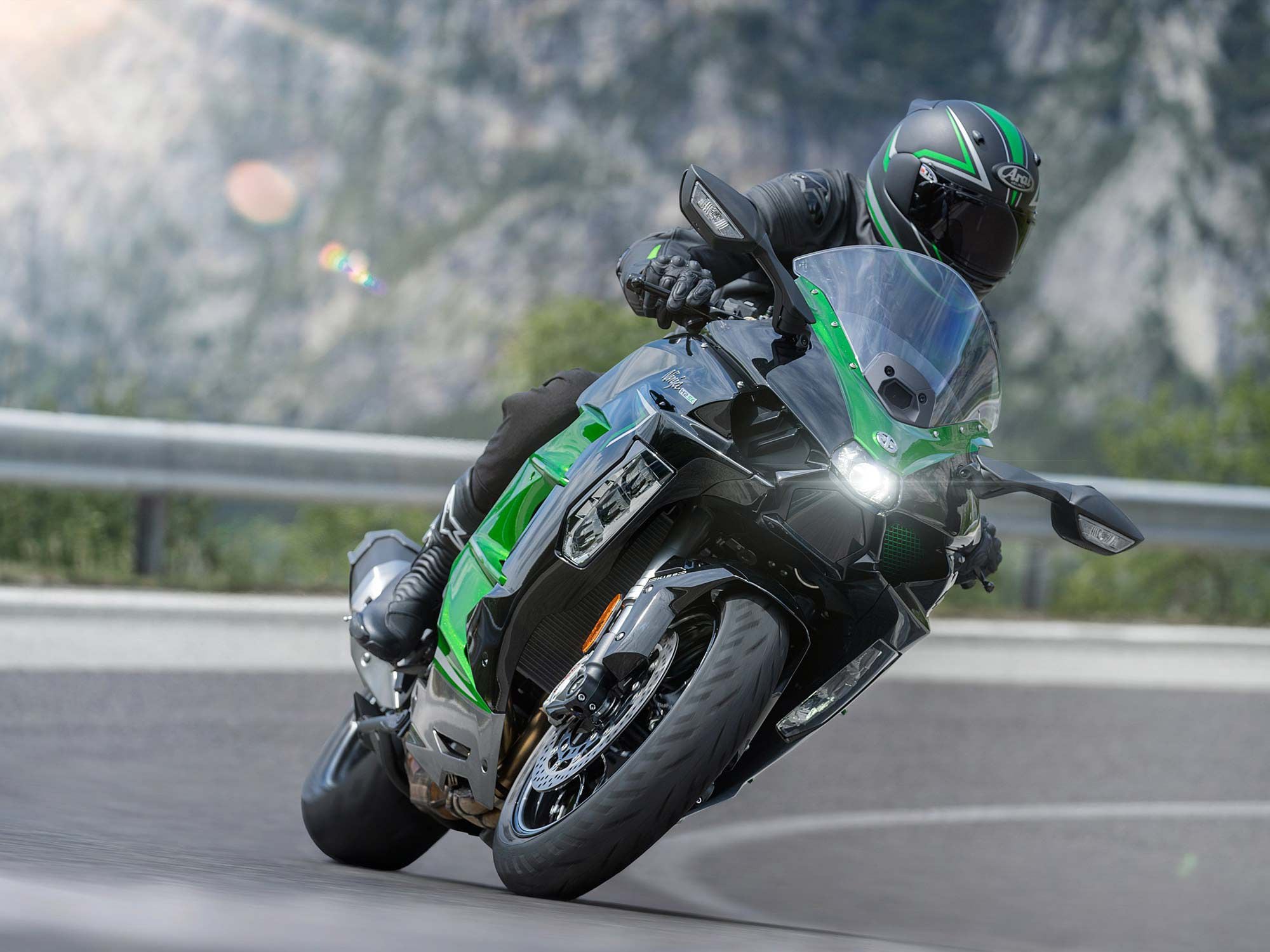 2000x1500 Kawasaki H2 SX SE