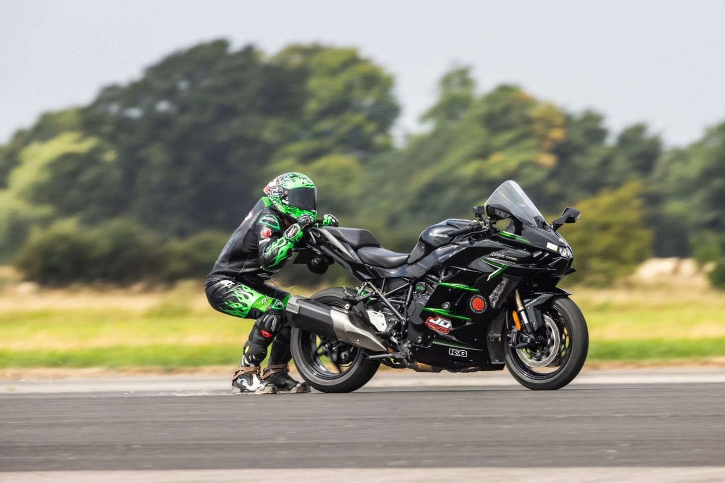 1440x960 Kawasaki Ninja H2 SX at 160 Mph