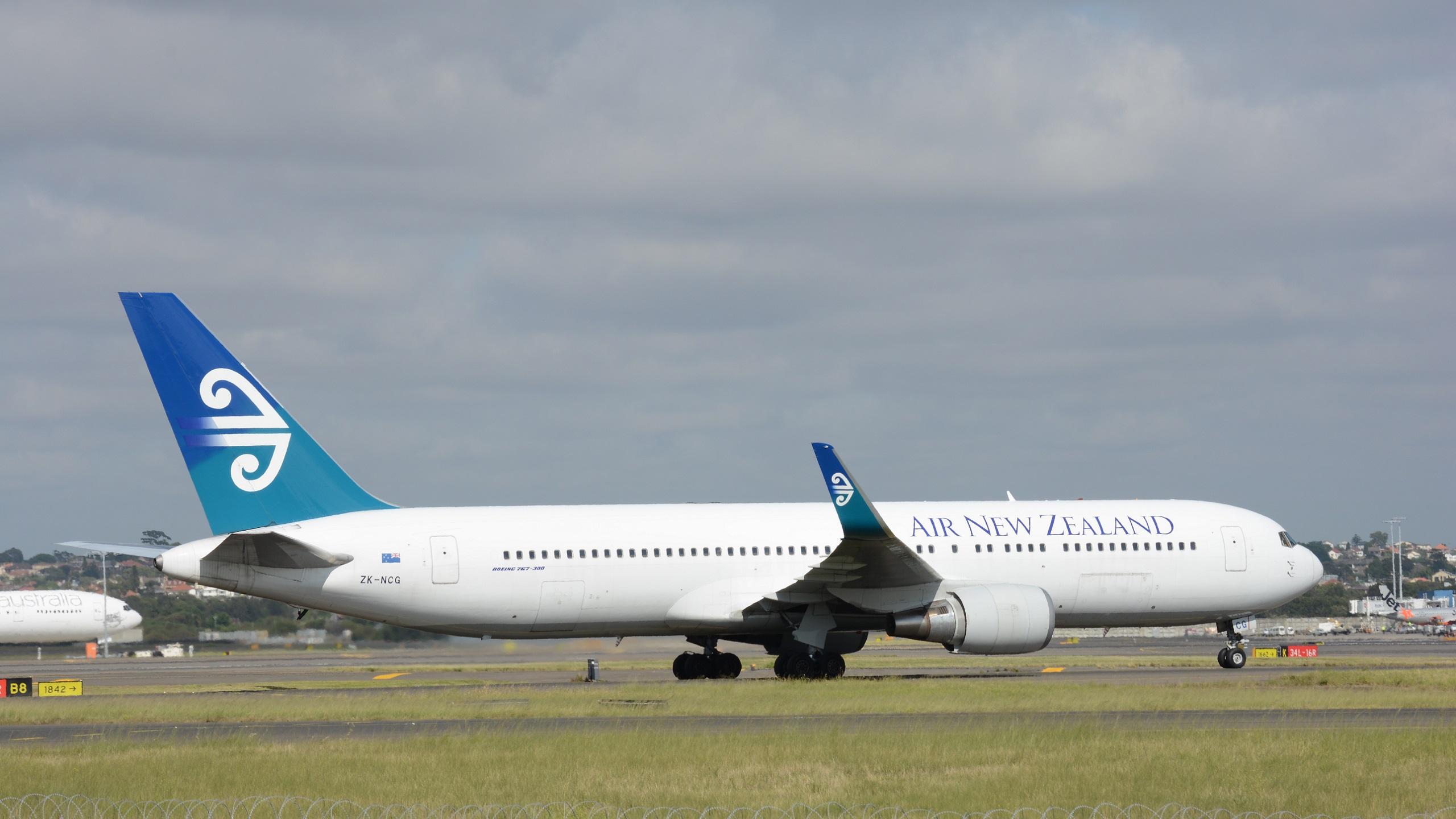 2560x1440 Boeing 767 Wallpaper