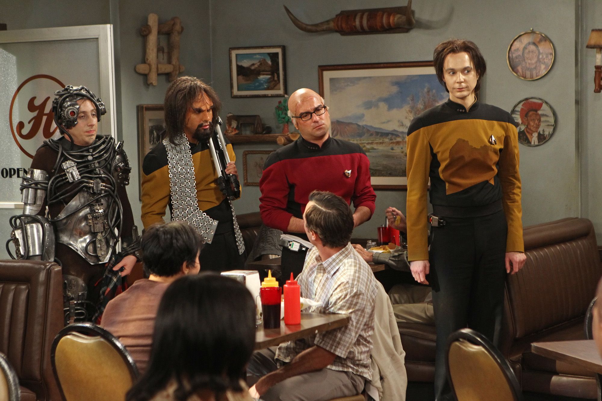 2000x1334 Download Simon Helberg Howard Wolowitz