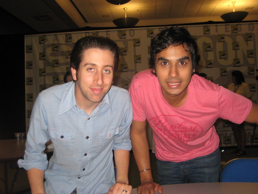 1024x768 Simon Helberg and Kunal Nayyar of THE