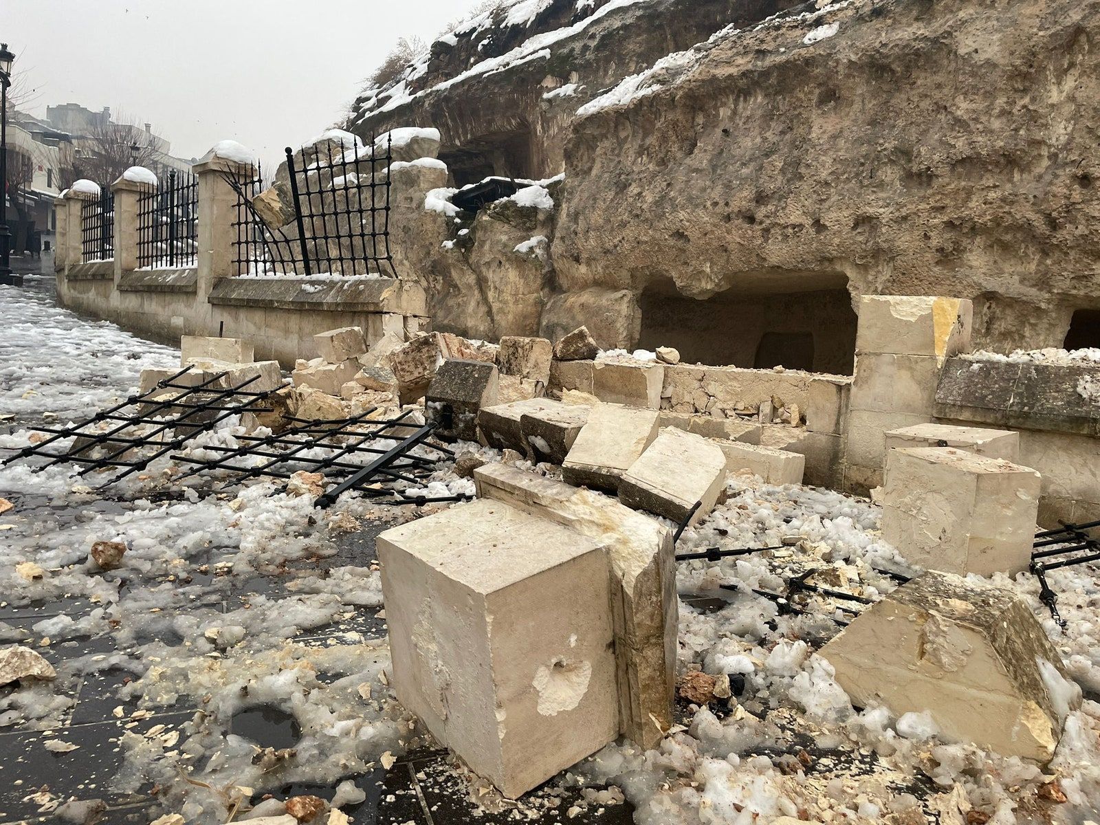 1600x1200 Destroyed in Turkey Earthquake