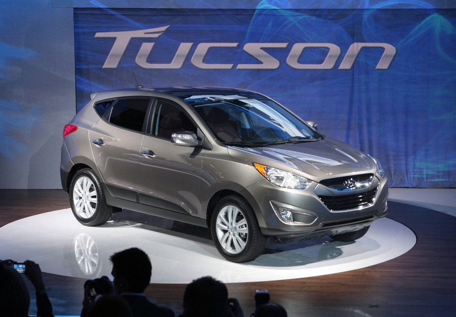 1600x1112 Hyundai Tucson wallpaper Power Girl