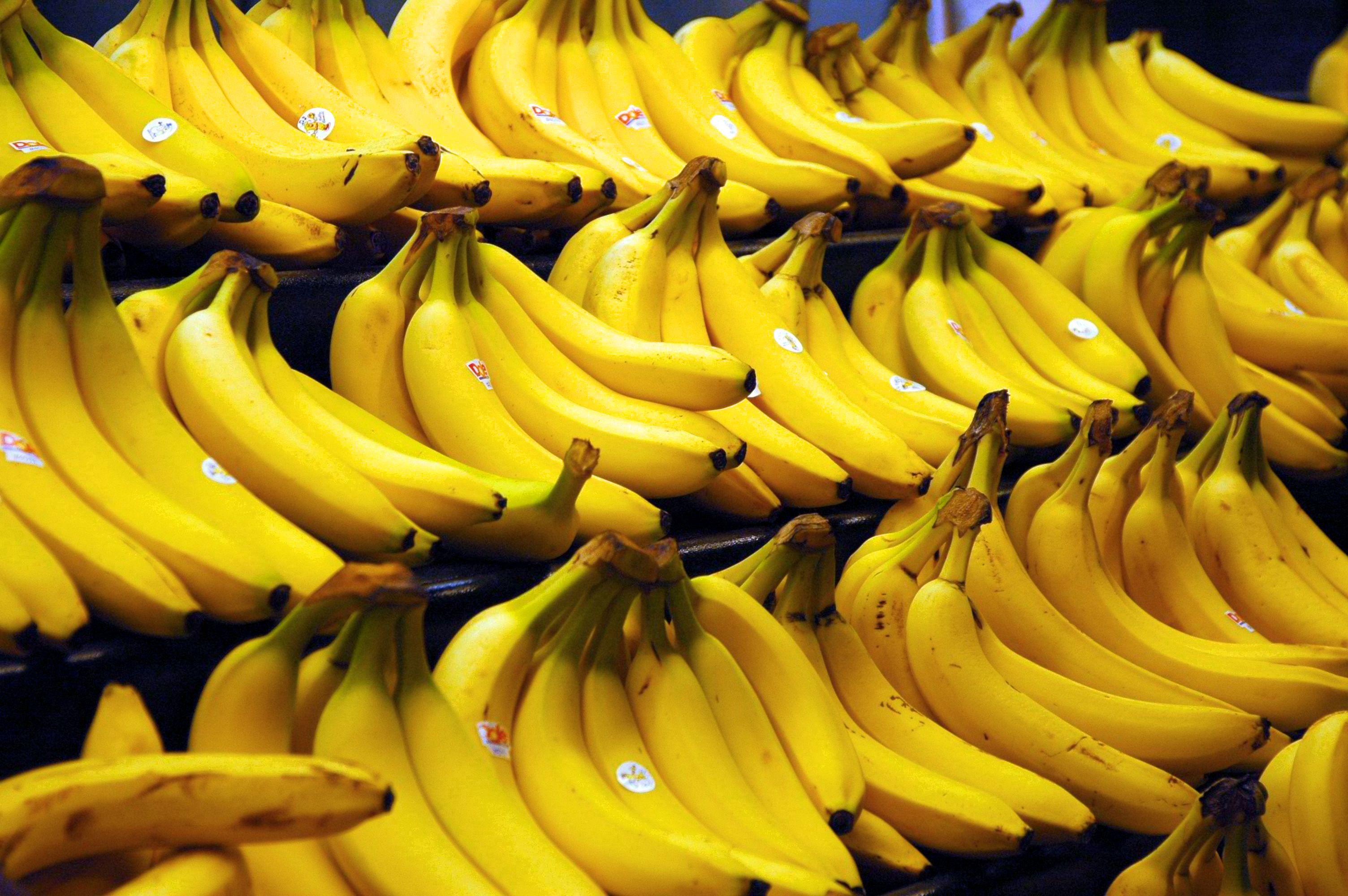 3008x2000 Banana HD Wallpaper and Background Image