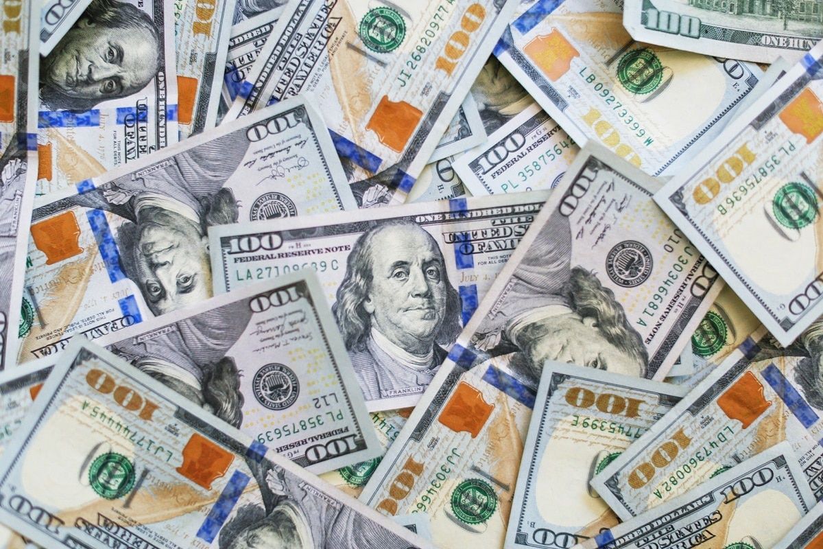 1200x800 Best Ways to Convert Canadian Dollars