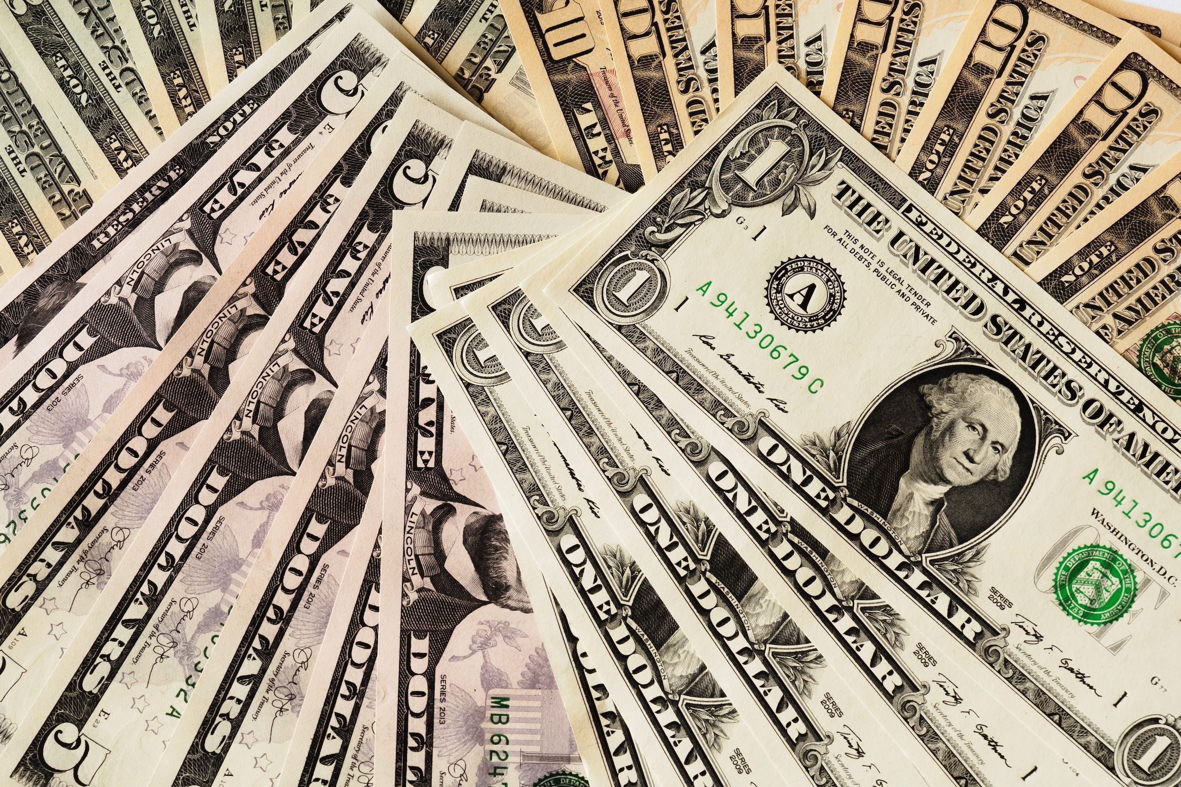 2400x1600 USD CAD Awaits Thursday's US CPI Data