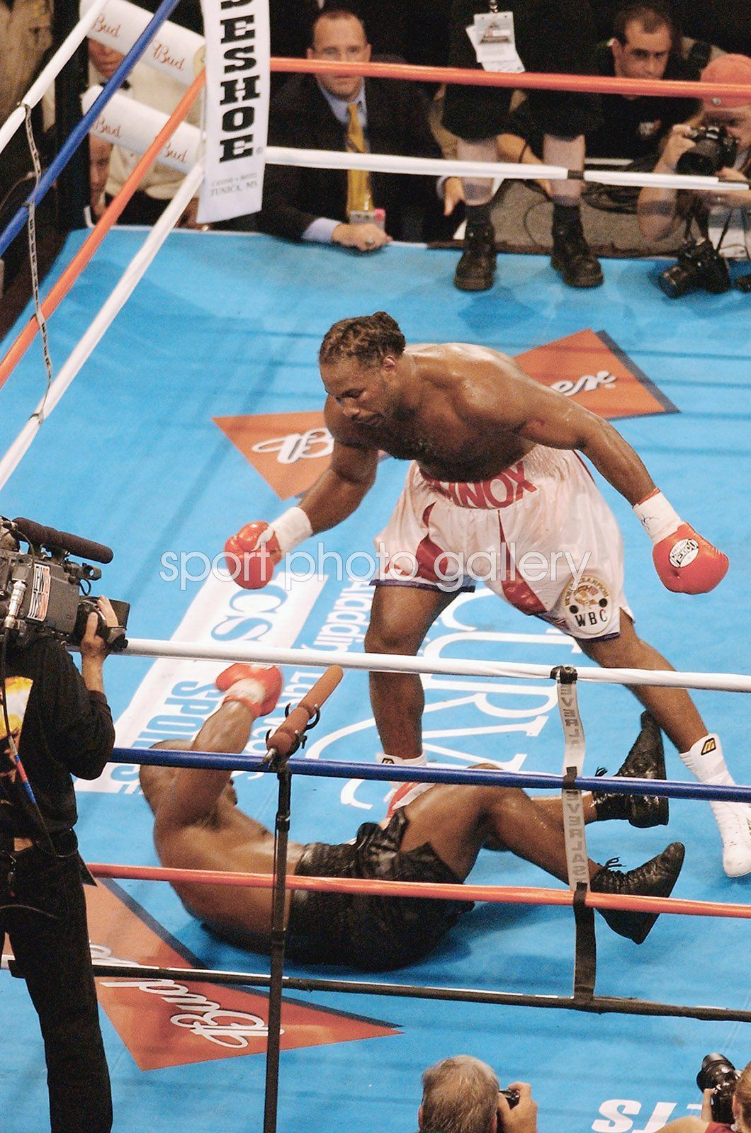 1060x1600 Lennox Lewis Great Britain knocks out