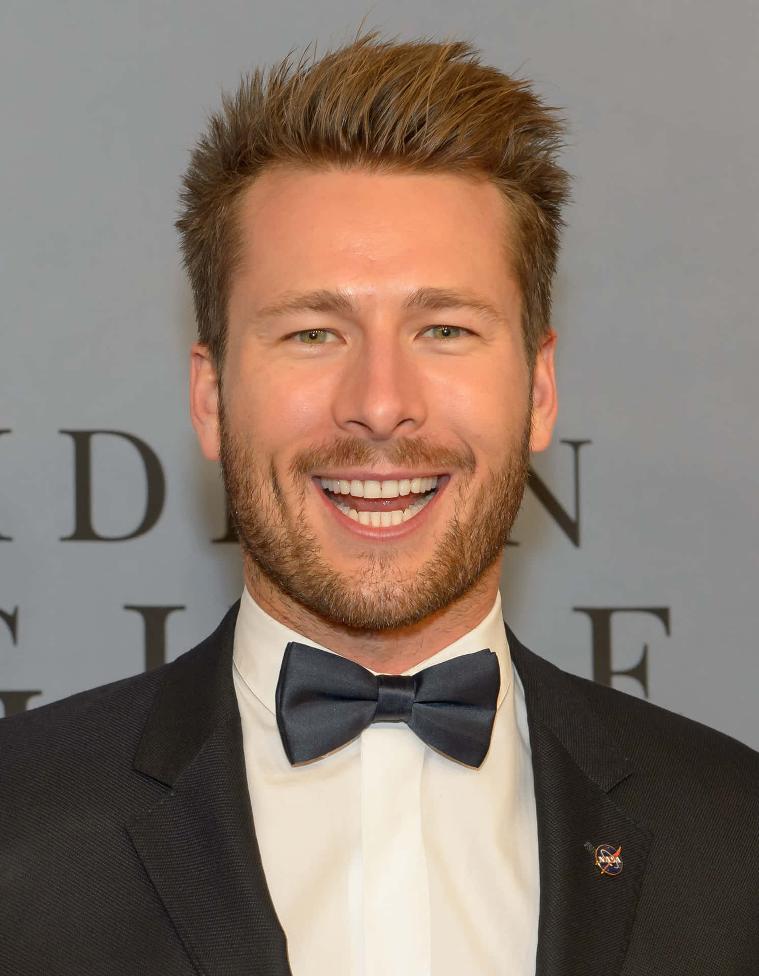 1493x1920 Glen Powell Wallpaper