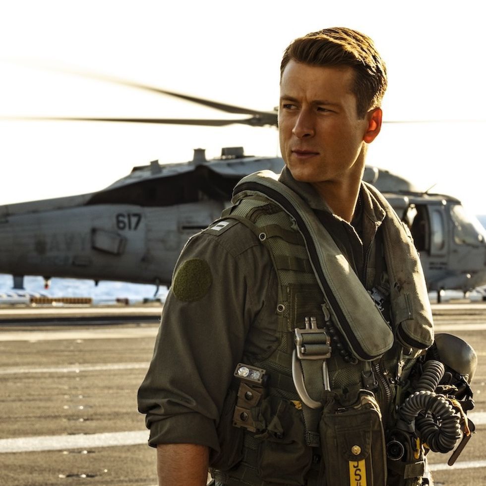 980x979 Glen Powell's Thrilling Top Gun 3