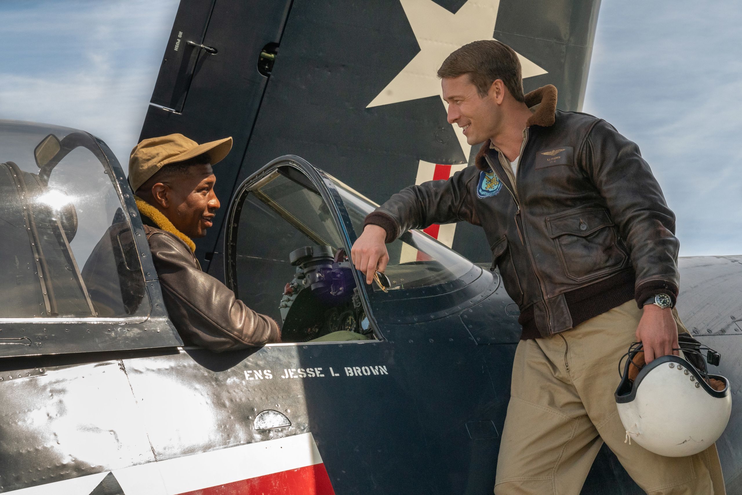 2560x1707 Download Jonathan Majors Glen Powell